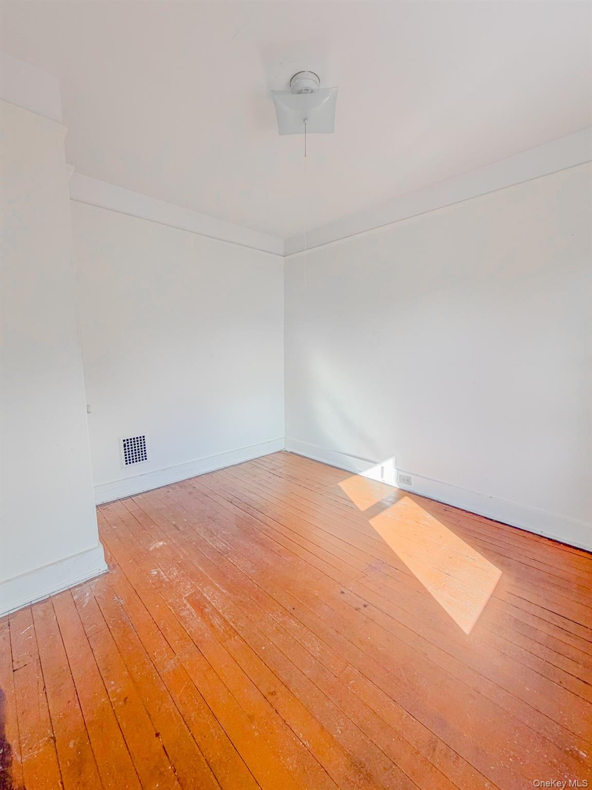 #18 photo, 11 Third, Kingston , NY 12401