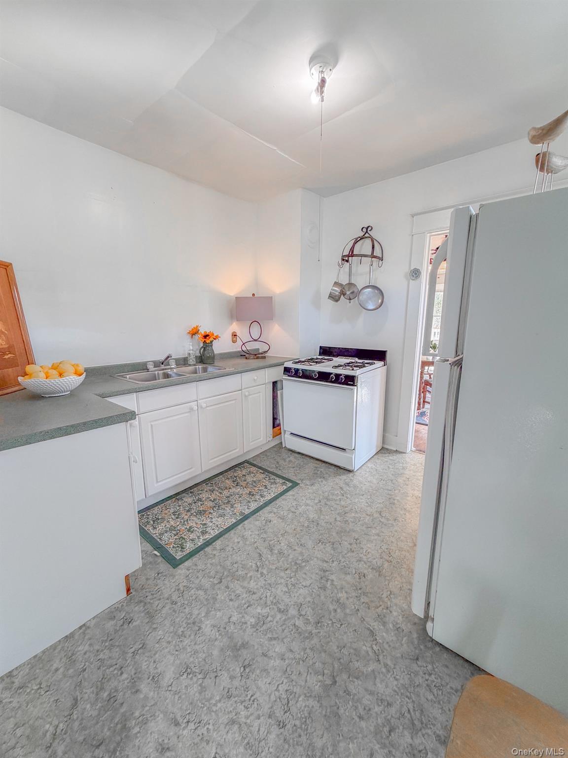 #8 photo, 11 Third, Kingston , NY 12401