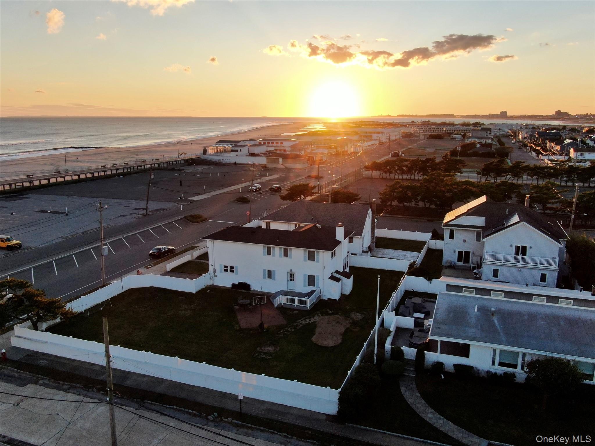 #1 photo, 2000 Ocean Boulevard, ナッソー郡 Atlantic Beach , NY 11509