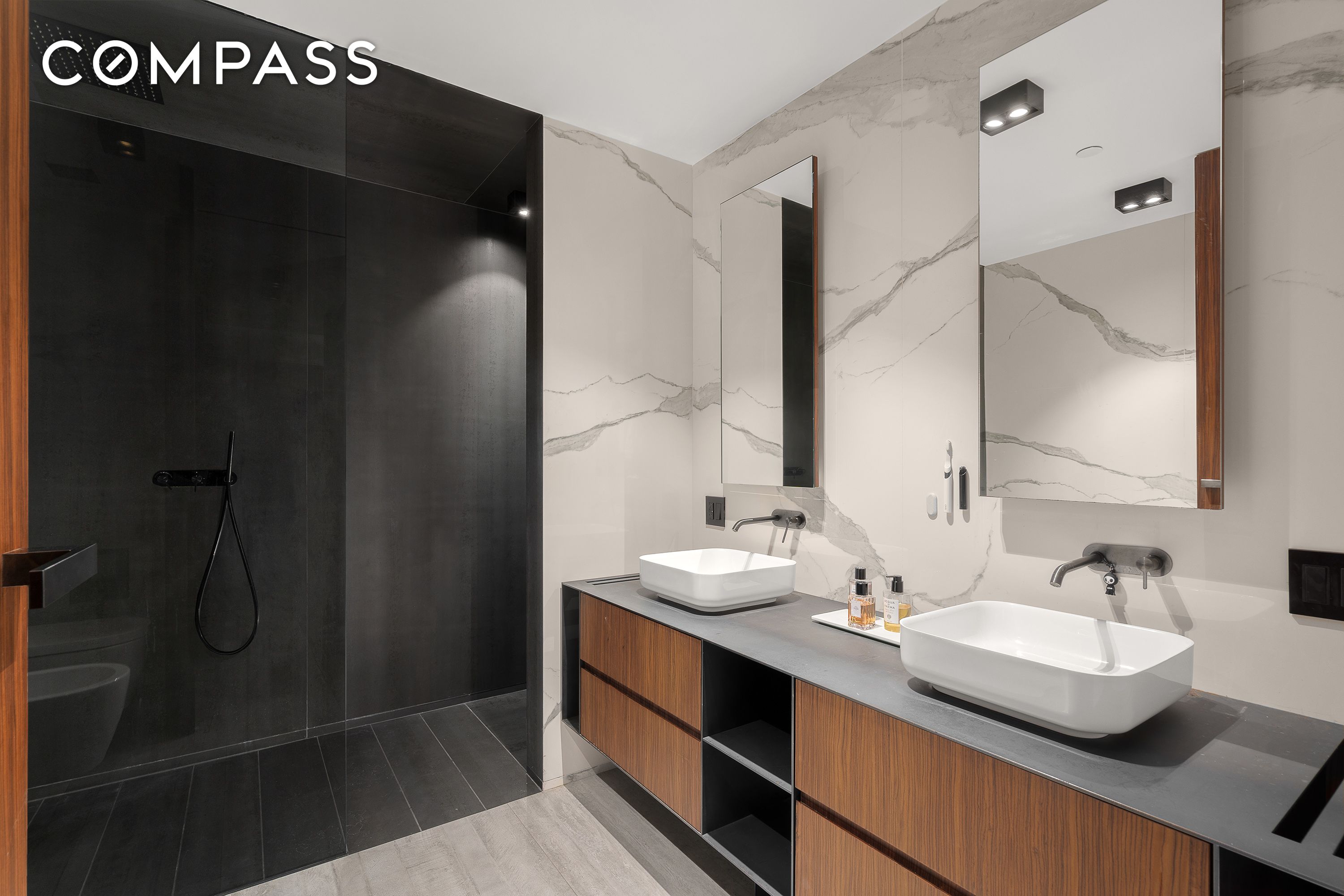 #11 photo, 619 E 6th Street, マンハッタン East Village , NY 10009