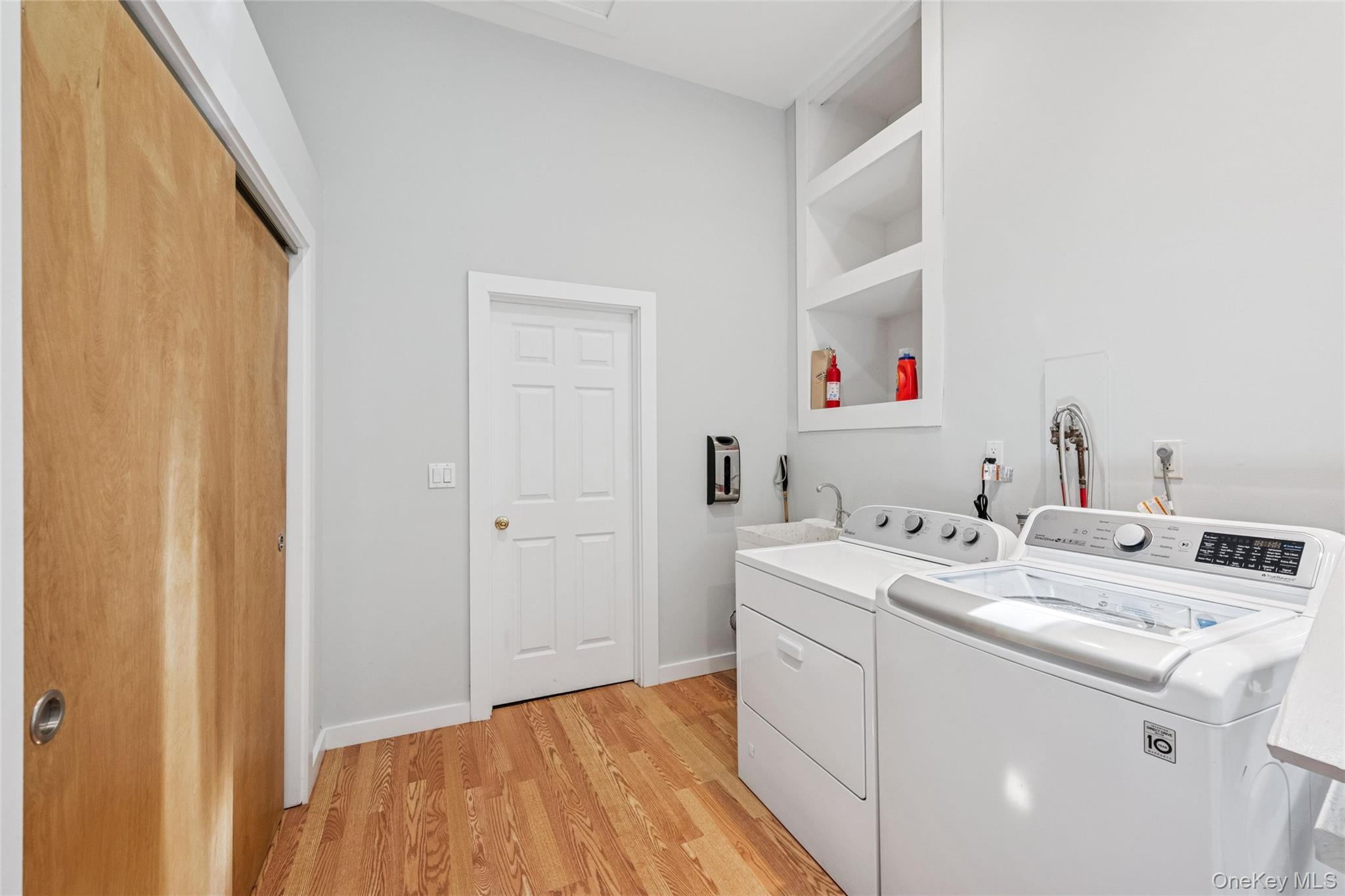 #12 photo, 33 Woods Lane, サフォーク郡 Southampton , NY 11968