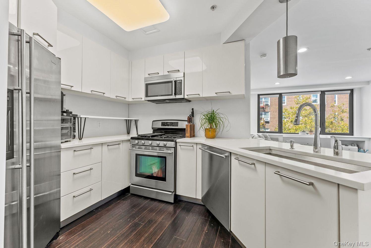 #1 photo, 6405 Yellowstone Boulevard, クイーンズ区 Forest Hills , NY 11375