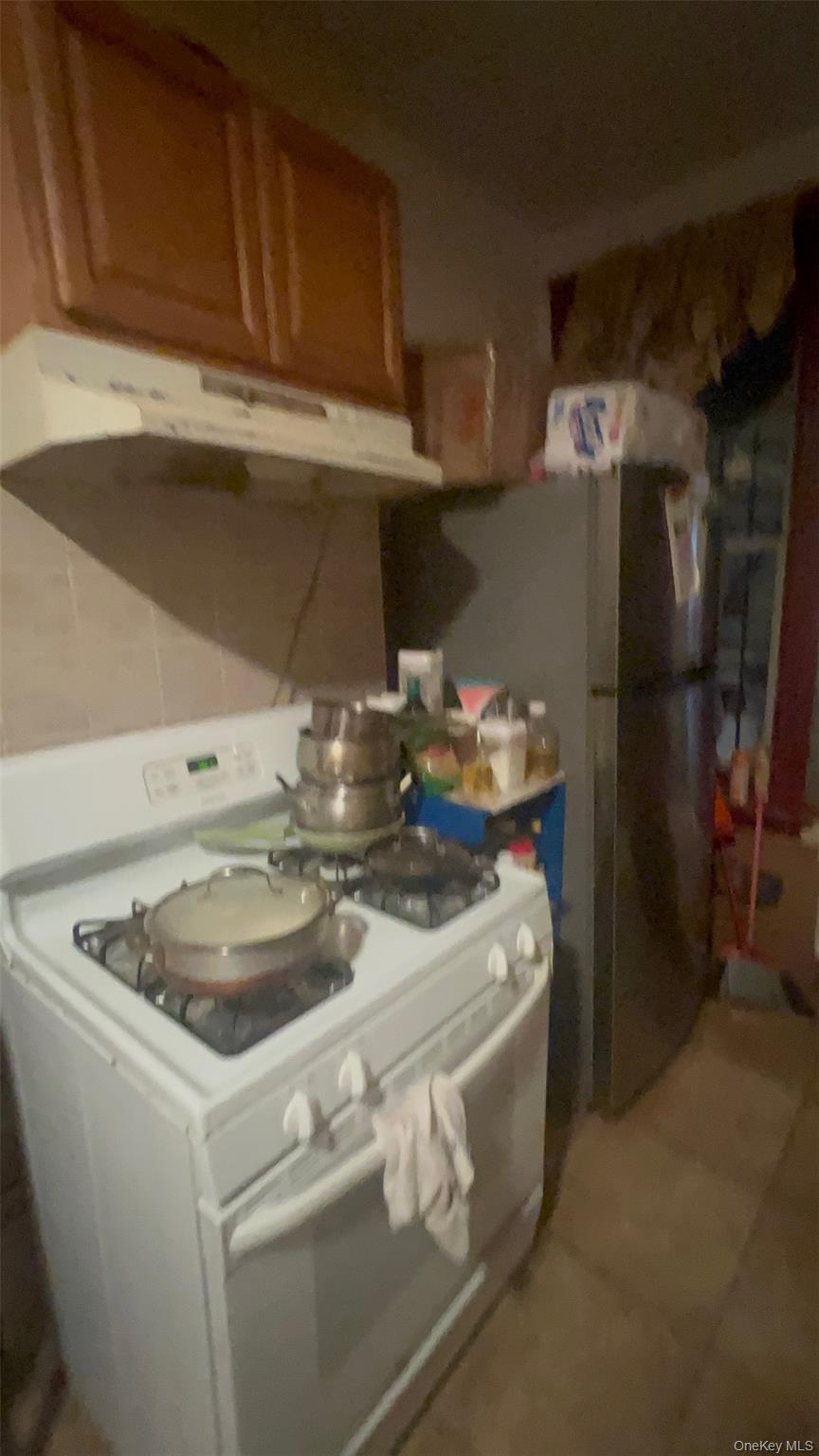 #5 photo, 433 Wyona Street, Brooklyn , NY 11207