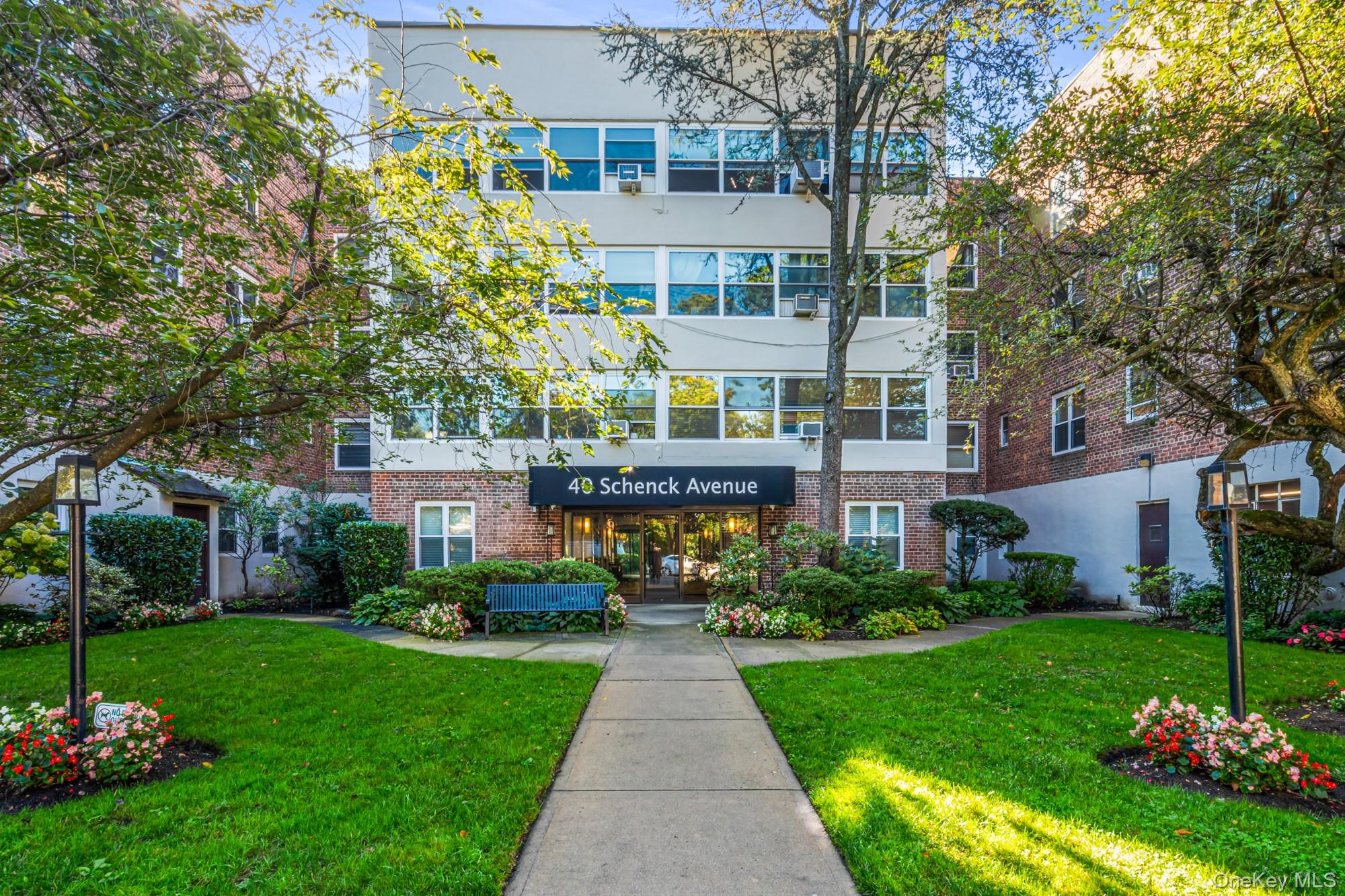 #1 photo, 40 Schenck Avenue, ग्रेट नेक Great Neck , NY 11021