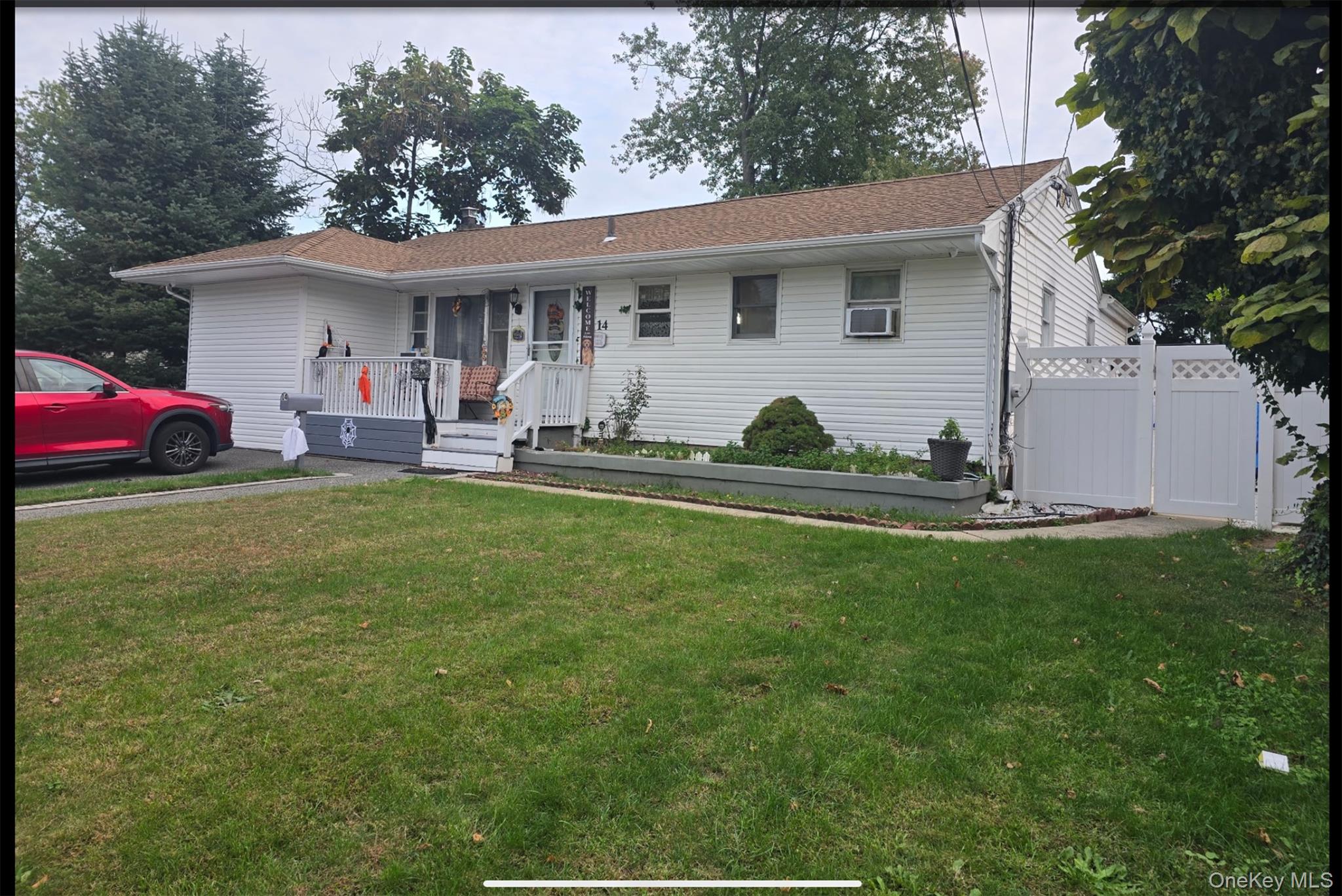 #1 photo, 14 E Chestnut Street, サフォーク郡 Central Islip , NY 11722