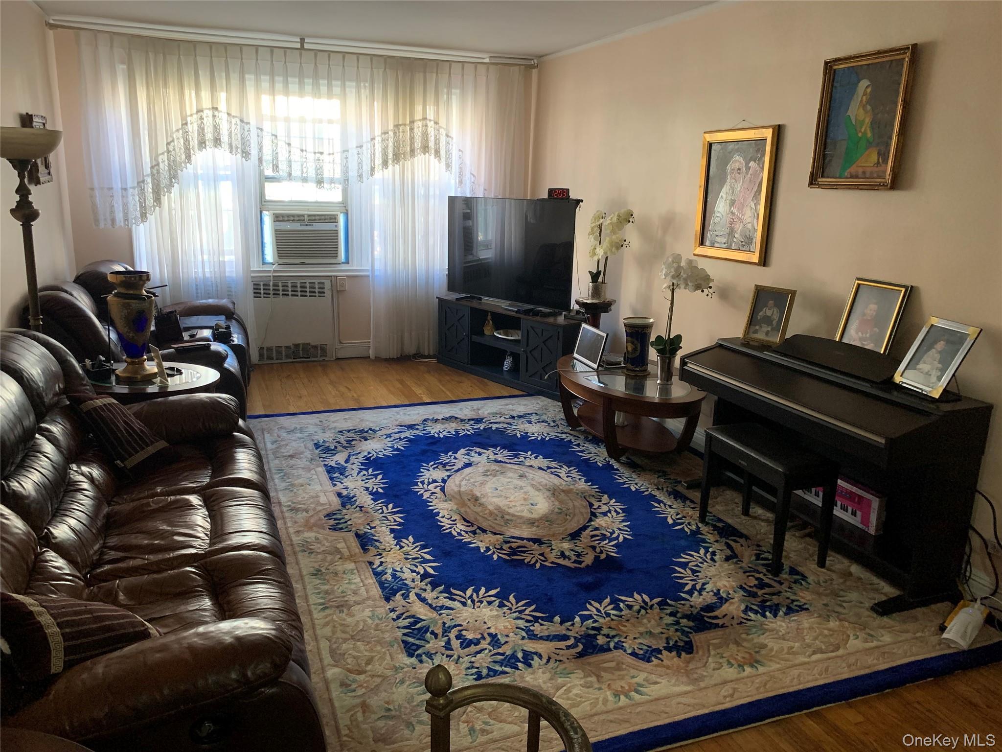 #1 photo, 102-40 67 Drive, クイーンズ区 Forest Hills , NY 11375