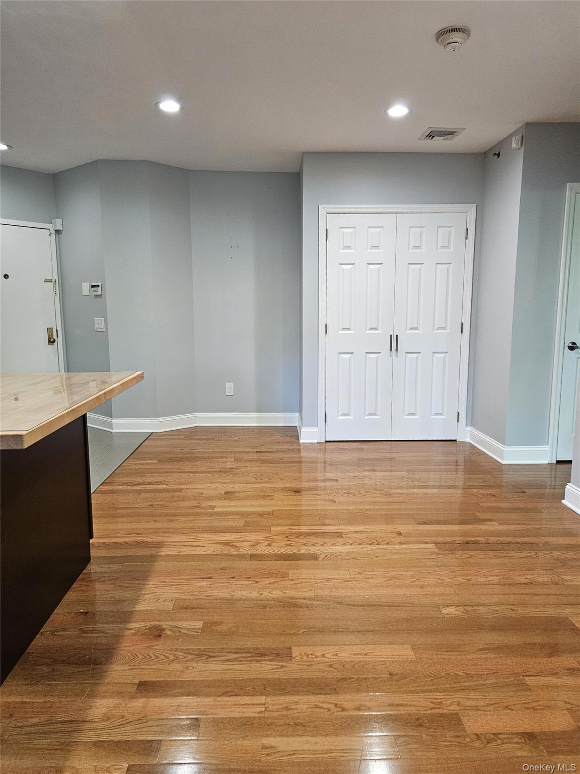 #11 photo, 93 Hempstead Avenue, ナッソー郡 Lynbrook , NY 11563