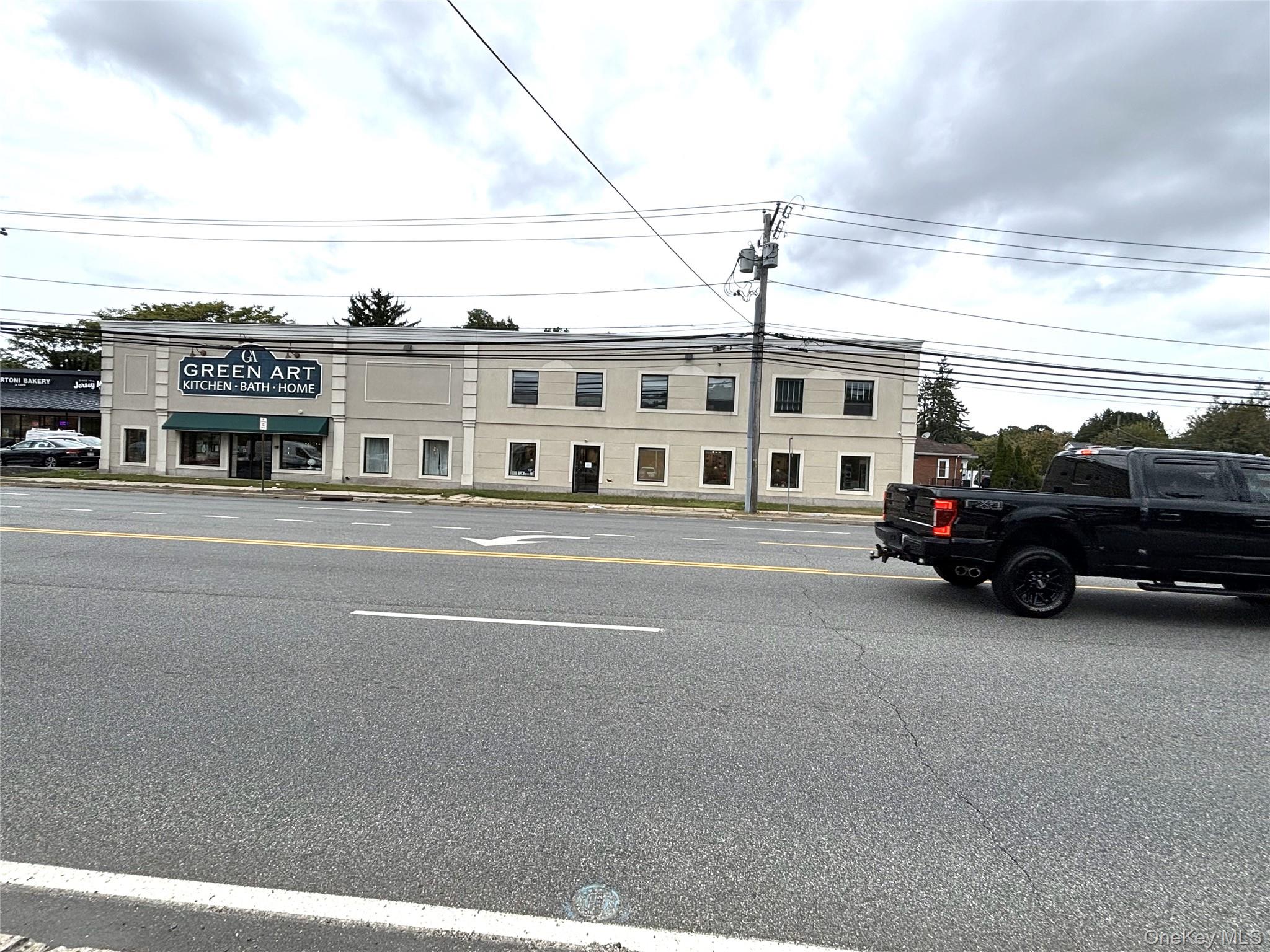 #1 photo, 17 E Jericho Turnpike, サフォーク郡 Huntington , NY 11746