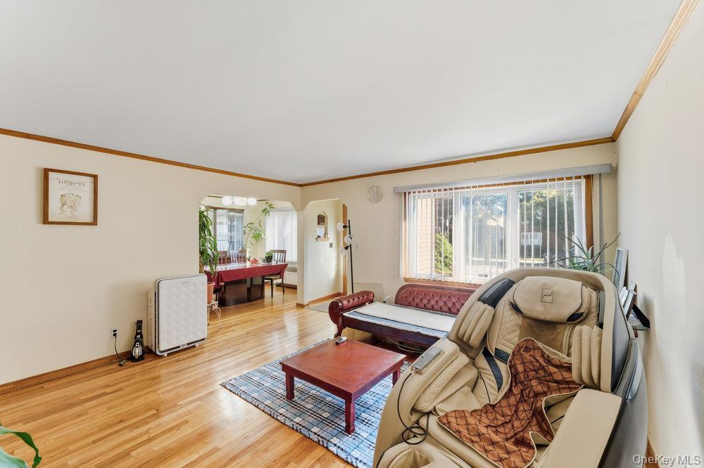 #4 photo, 543 Lakeville Road, ナッソー郡 New Hyde Park , NY 11040