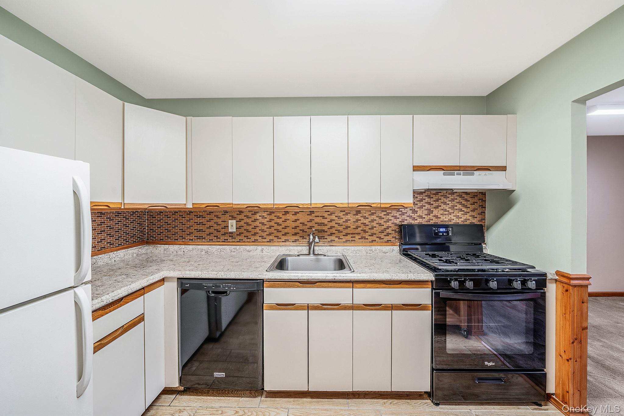 #17 photo, 330 Lakeland Avenue, サフォーク郡 Sayville , NY 11782