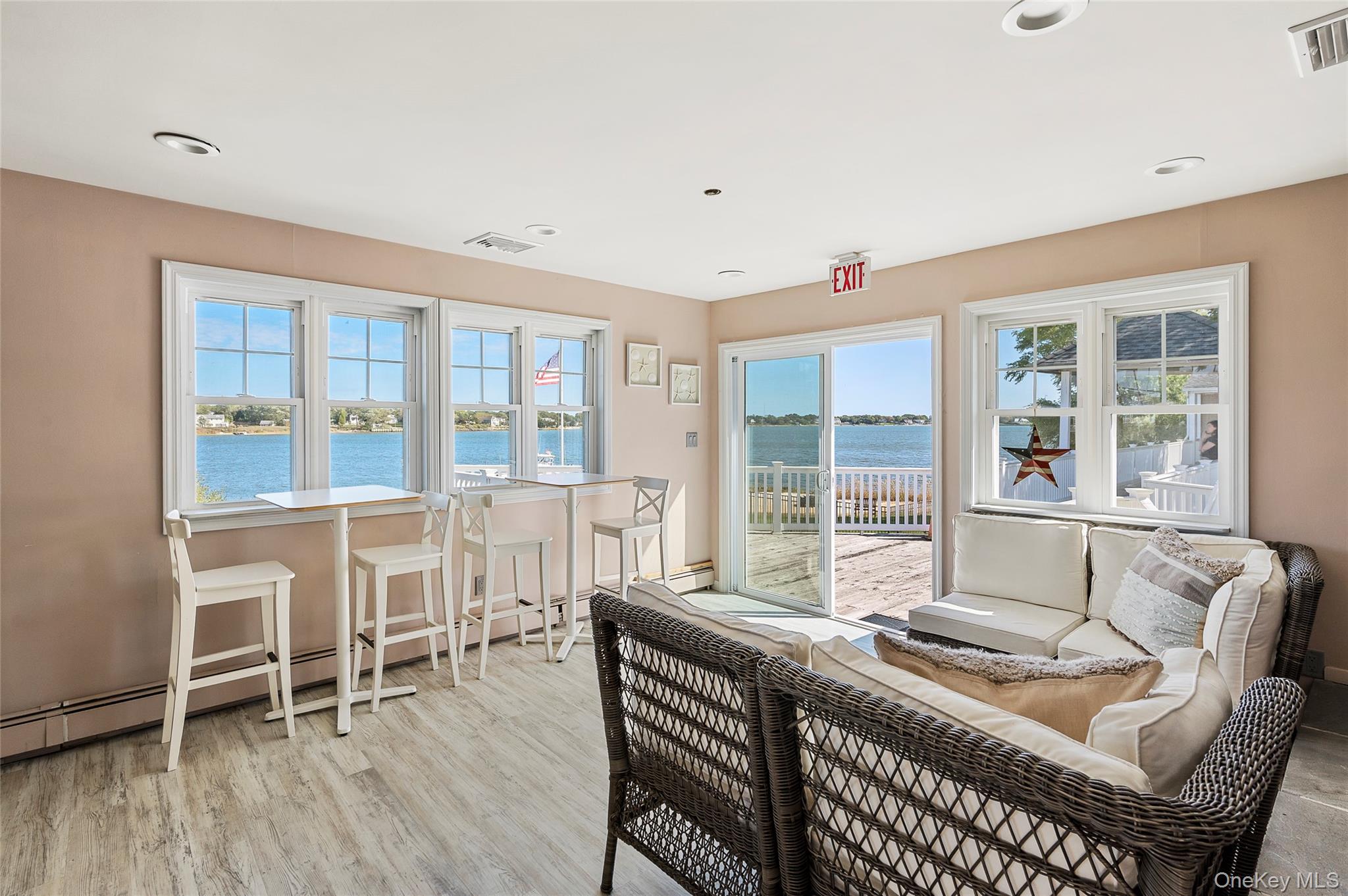 #17 photo, 61 West Tiana Rd, サフォーク郡 Hampton Bays , NY 11946