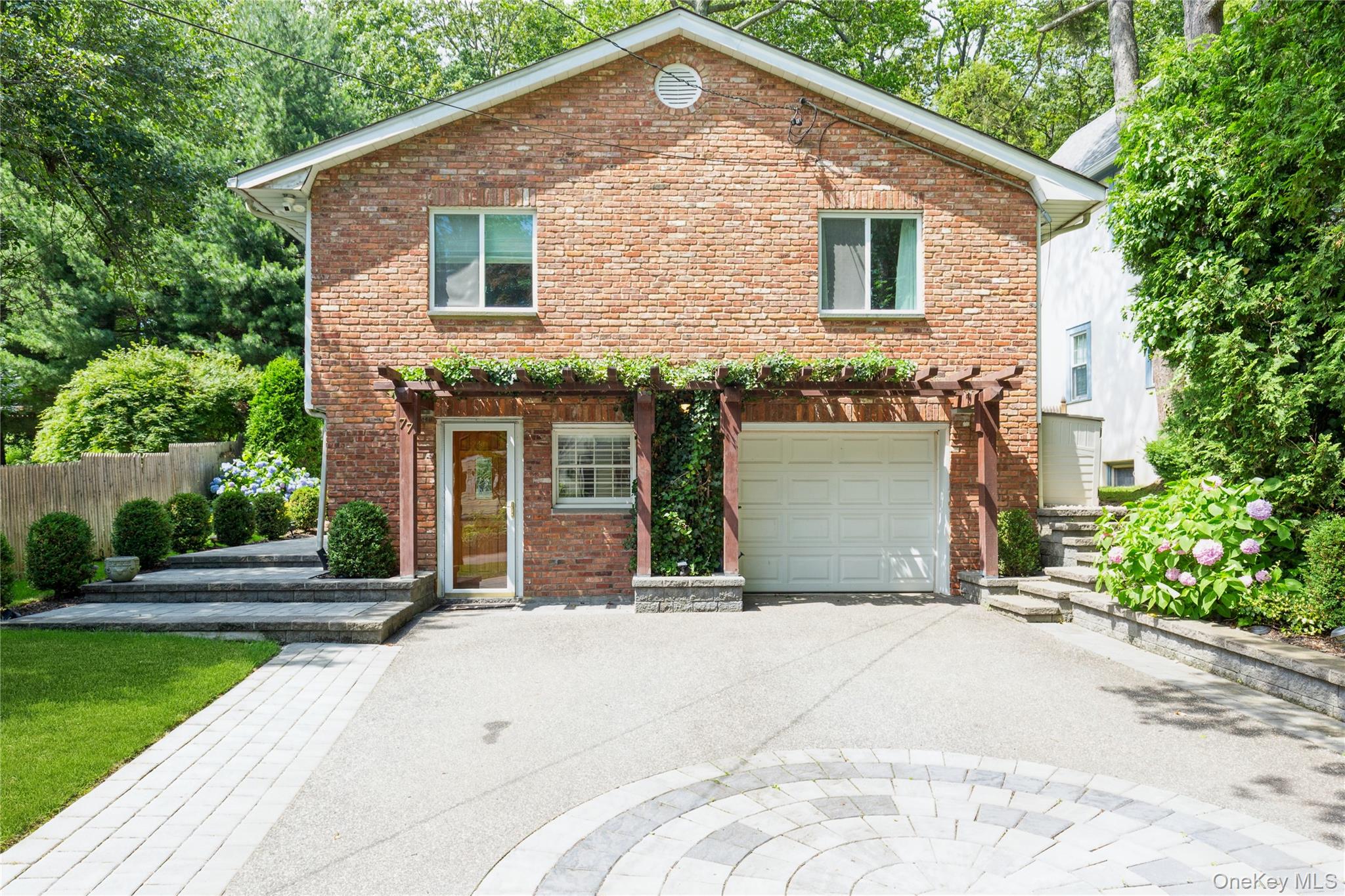 #1 photo, 77 Abbott Drive, 东长岛 亨廷顿 Halesite , NY 11743