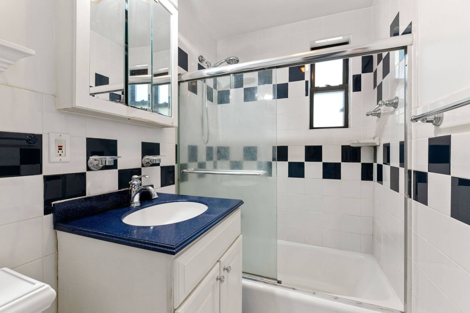 #7 photo, 245-22 62nd Avenue, #Upper, クイーンズ区 Douglaston , NY 11362