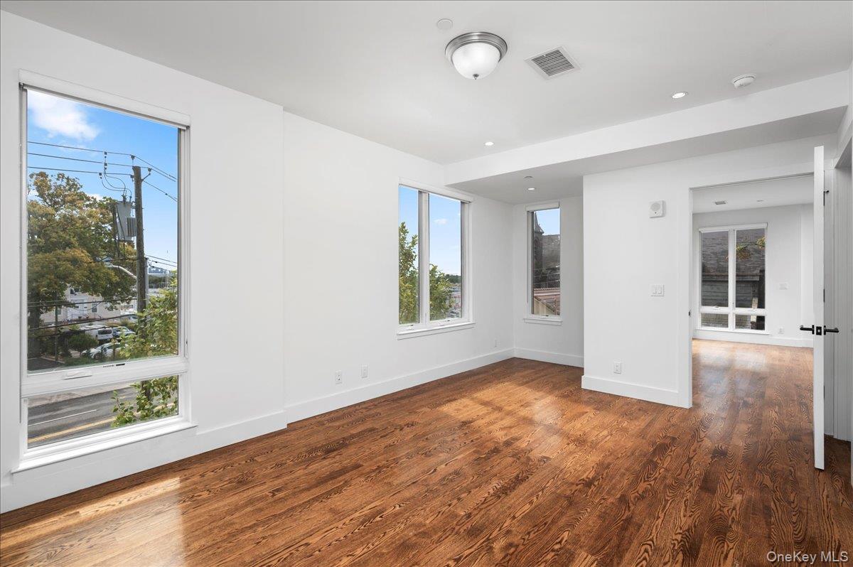 #10 photo, 422 E Boston Post Road, Mamaroneck , NY 10543