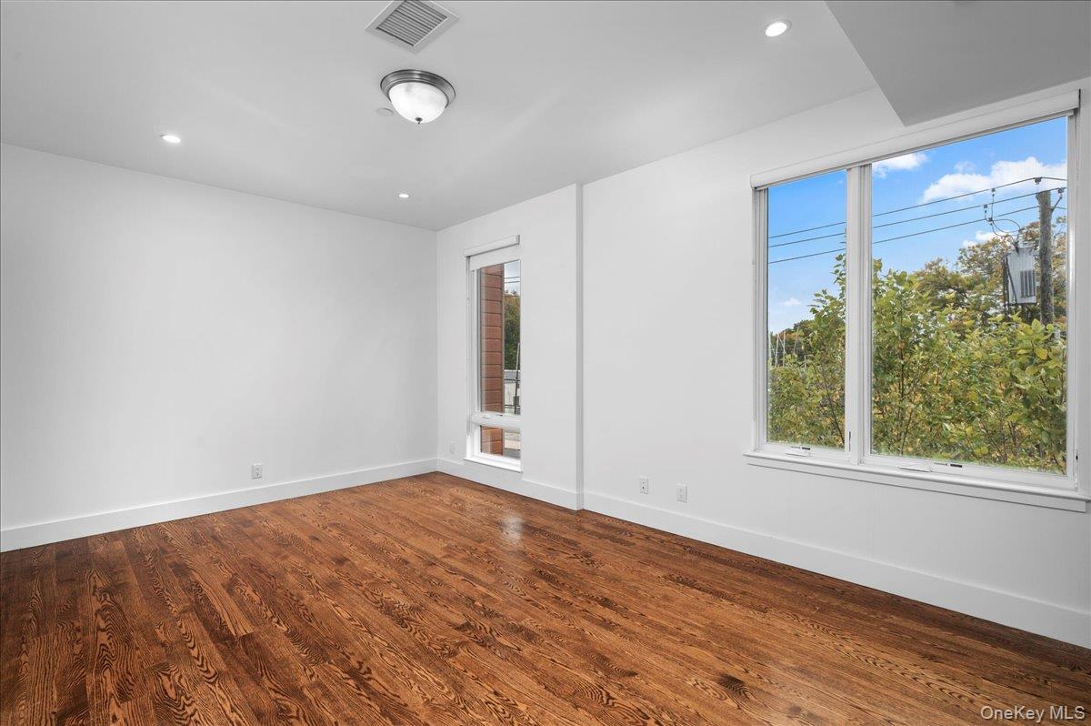 #11 photo, 422 E Boston Post Road, Mamaroneck , NY 10543