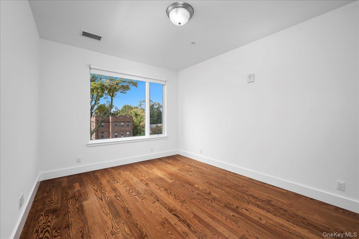 #15 photo, 422 E Boston Post Road, Mamaroneck , NY 10543