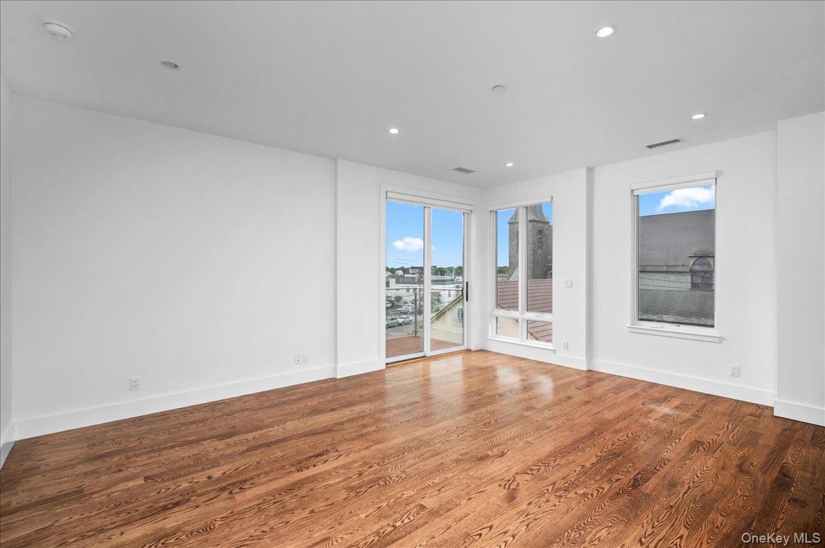 #2 photo, 422 E Boston Post Road, Mamaroneck , NY 10543