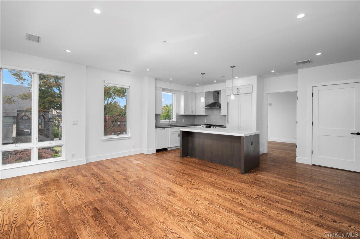 #4 photo, 422 E Boston Post Road, Mamaroneck , NY 10543