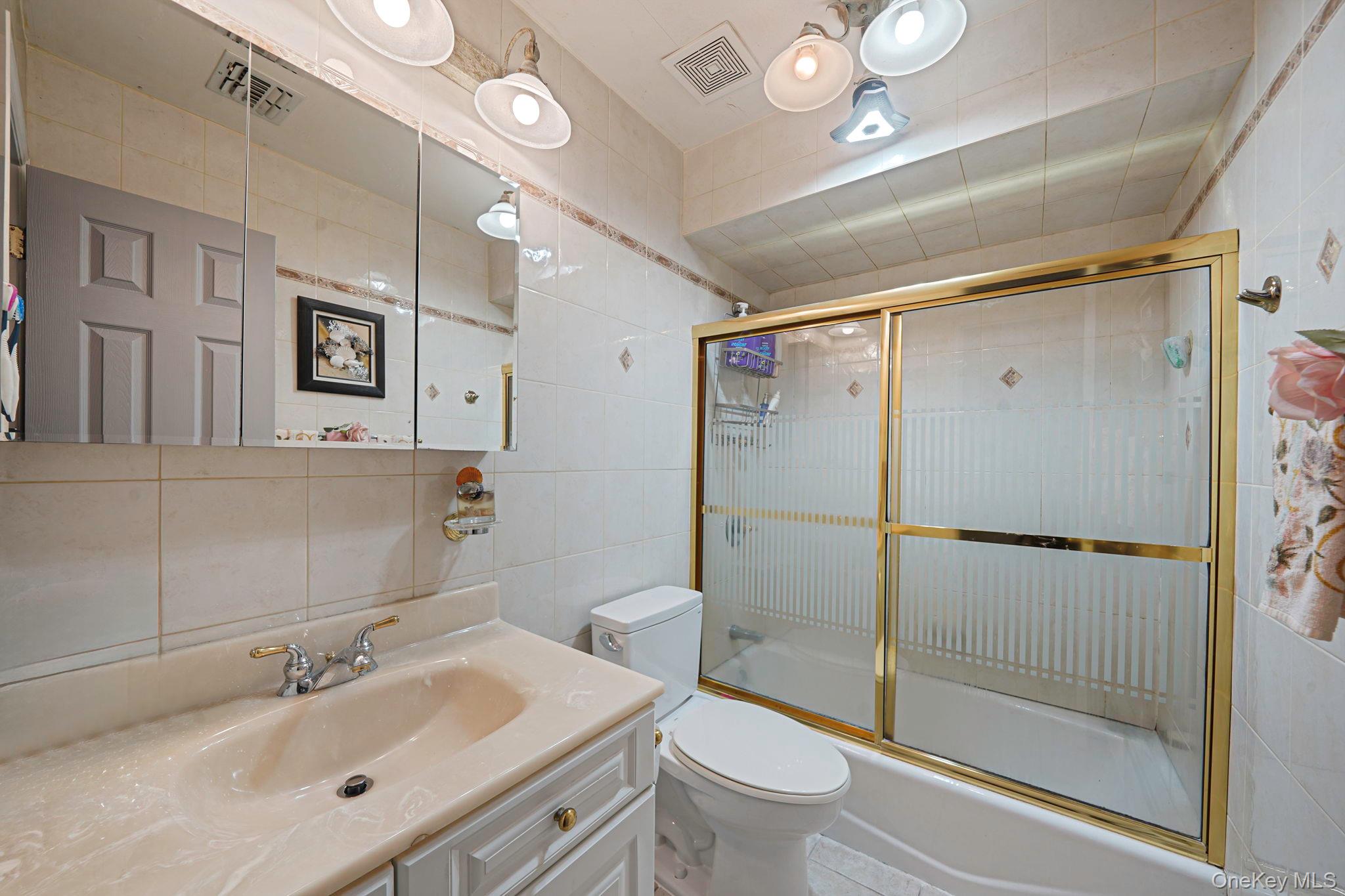 #13 photo, 155 Bathgate St, スタテンアイランド Staten Island , NY 10312