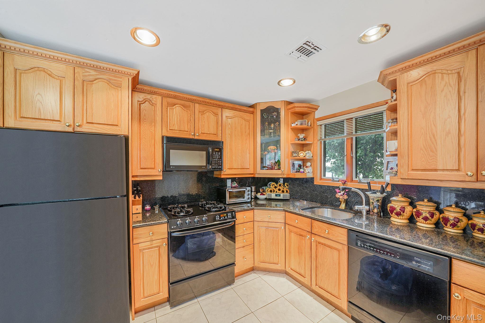 #20 photo, 155 Bathgate St, スタテンアイランド Staten Island , NY 10312