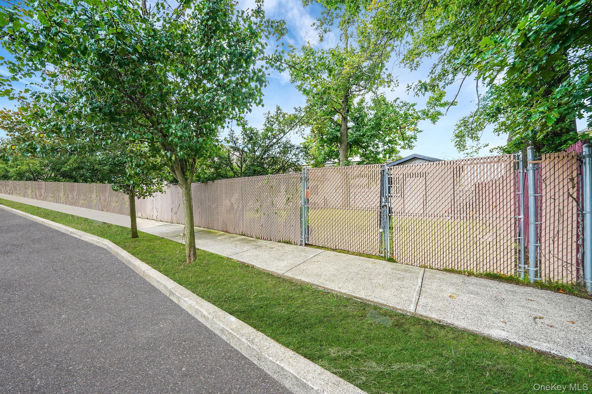 #4 photo, 155 Bathgate St, スタテンアイランド Staten Island , NY 10312