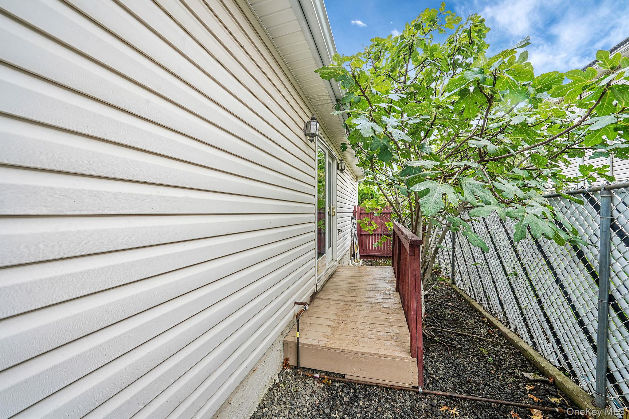 #5 photo, 155 Bathgate St, スタテンアイランド Staten Island , NY 10312