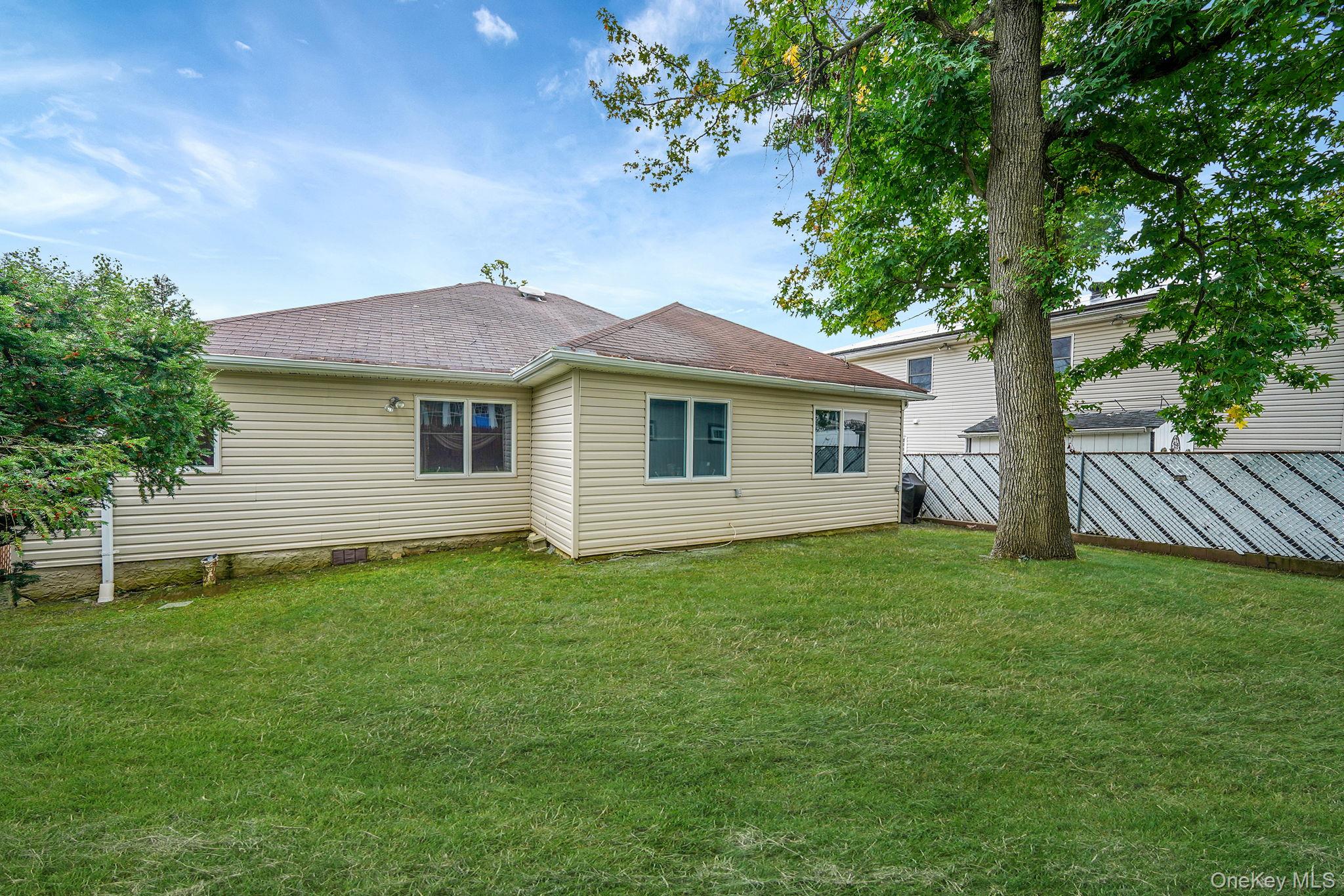 #7 photo, 155 Bathgate St, スタテンアイランド Staten Island , NY 10312