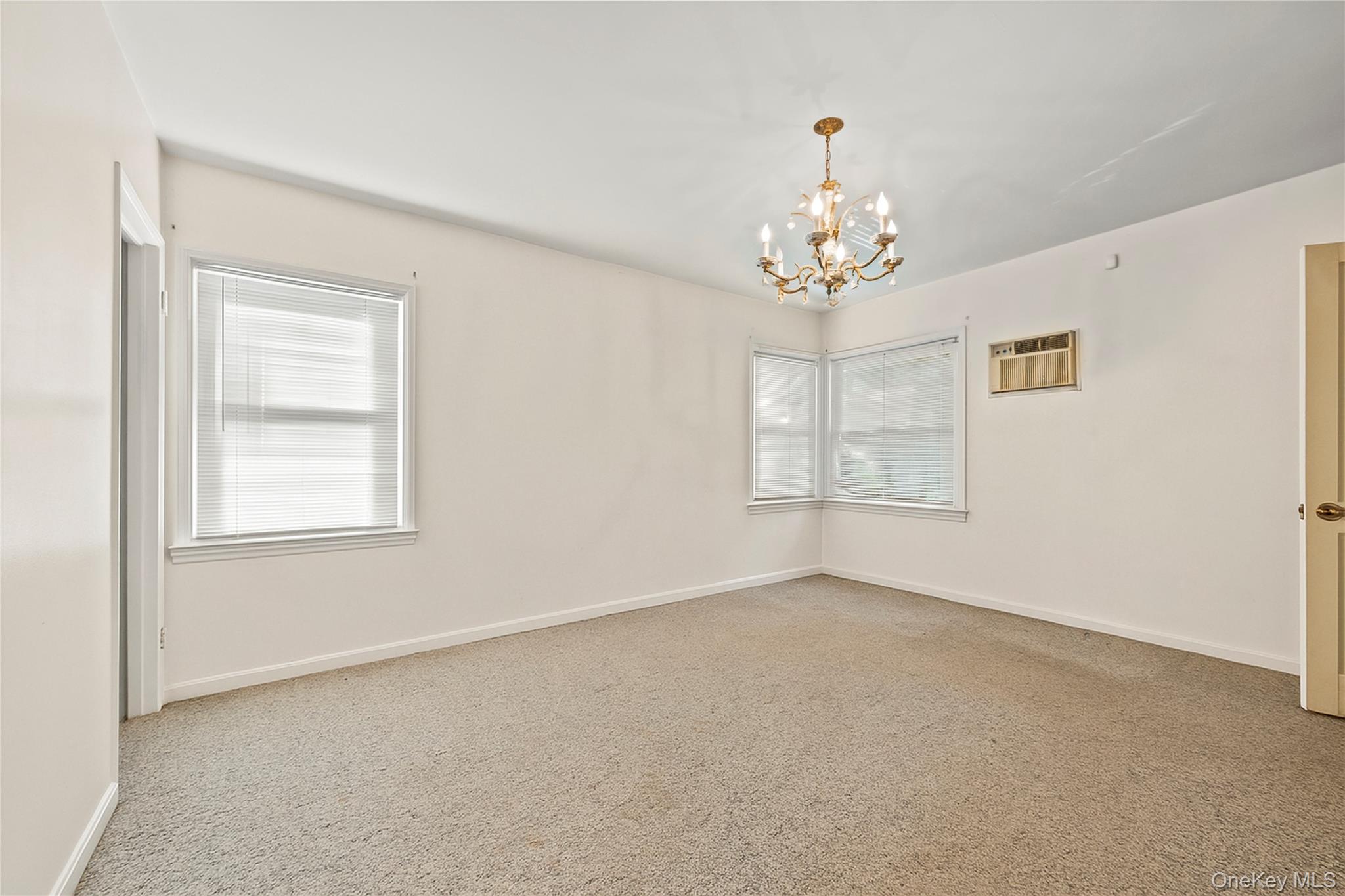 #8 photo, 208 Dogwood Road, ナッソー郡 Valley Stream , NY 11580