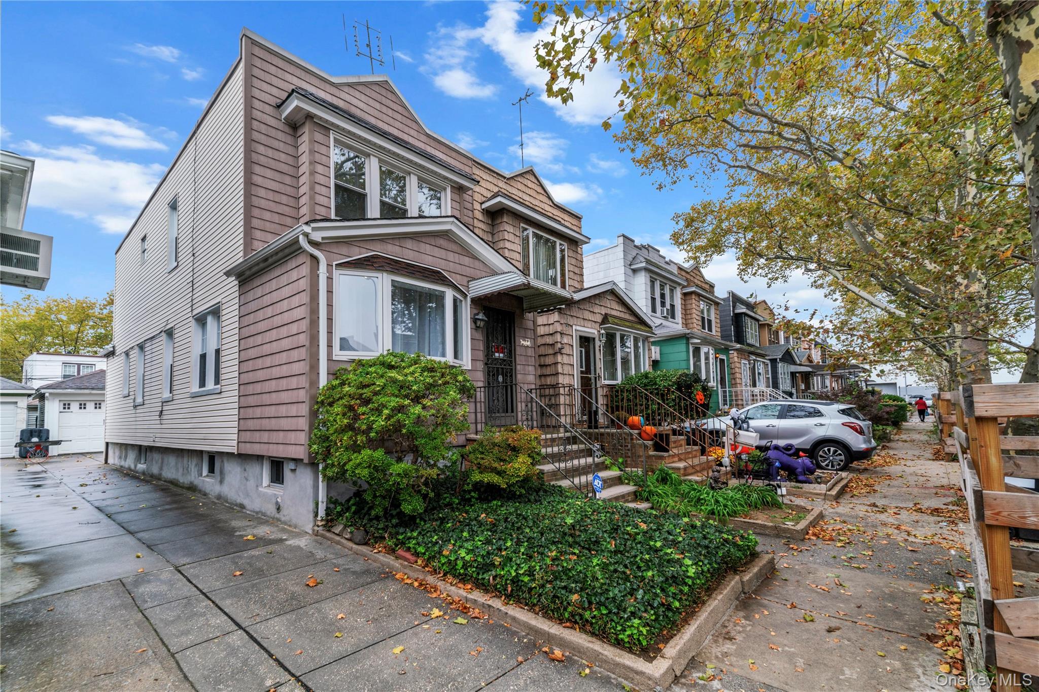 #1 photo, 6924 67th Pl, クイーンズ区 Glendale , NY 11385