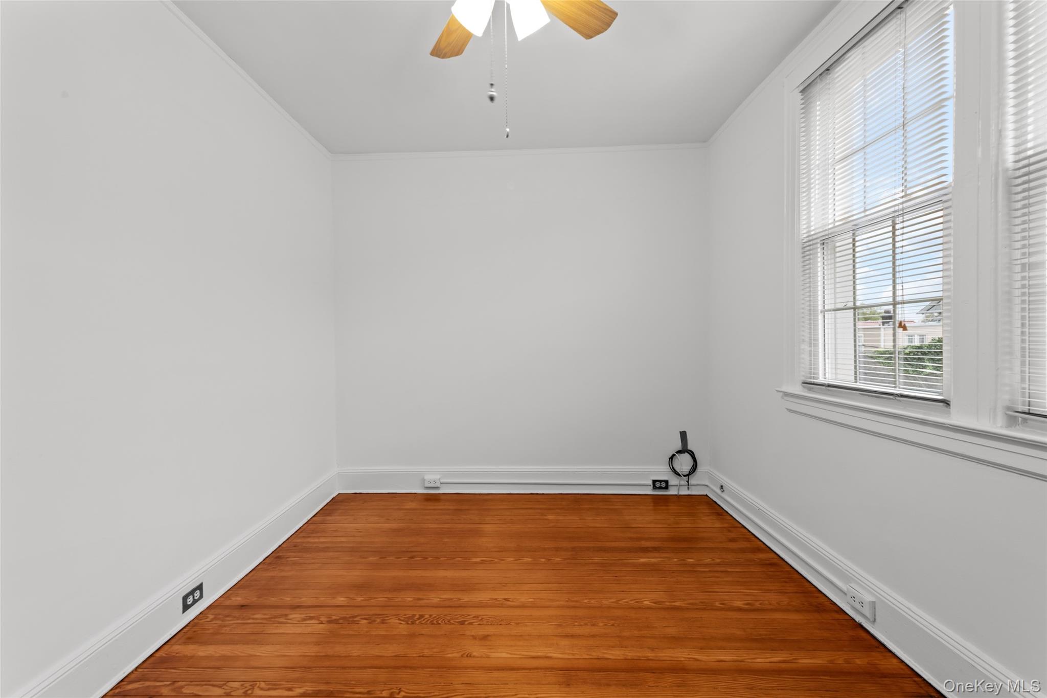 #13 photo, 6924 67th Pl, クイーンズ区 Glendale , NY 11385