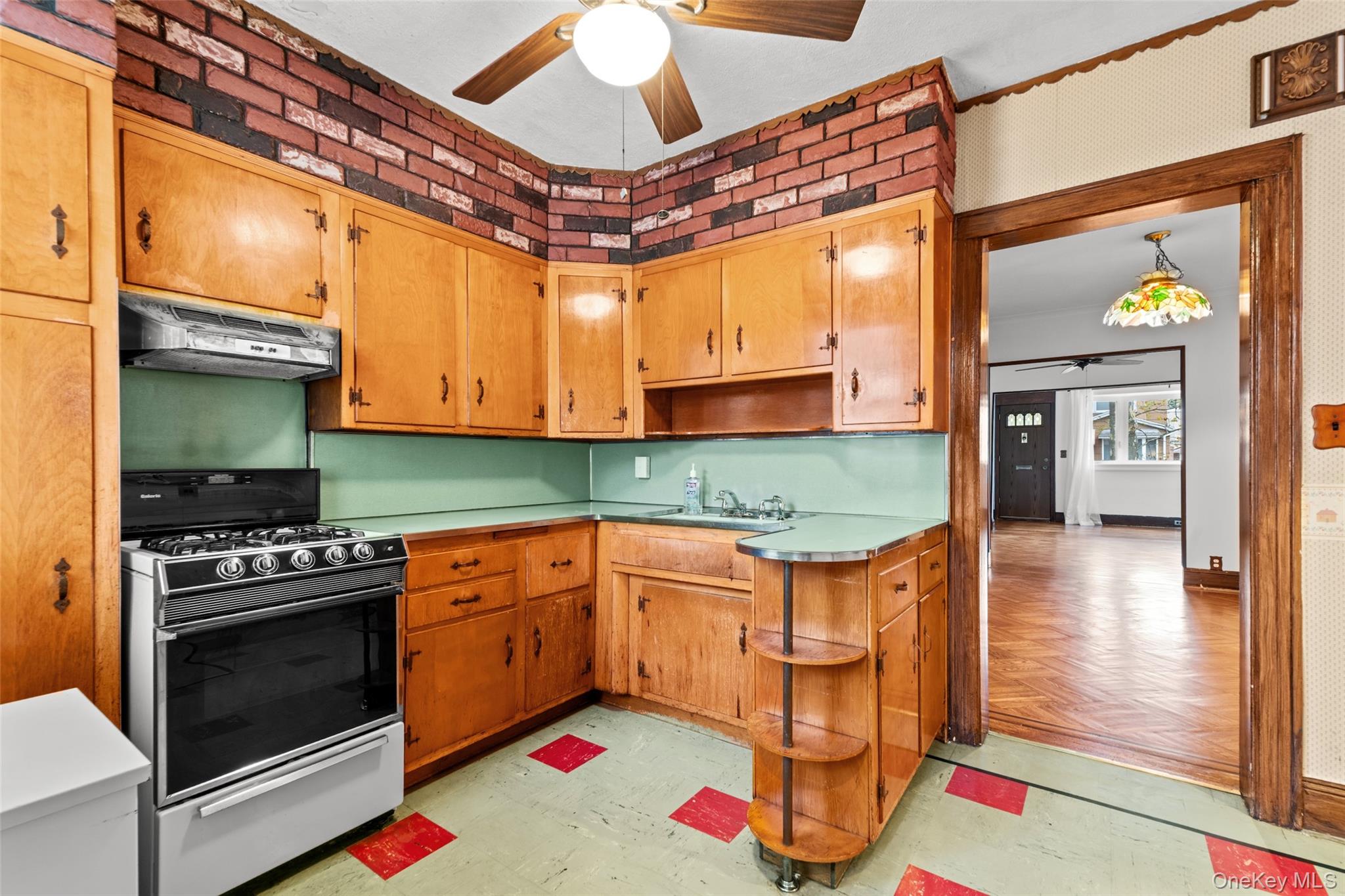 #17 photo, 6924 67th Pl, クイーンズ区 Glendale , NY 11385