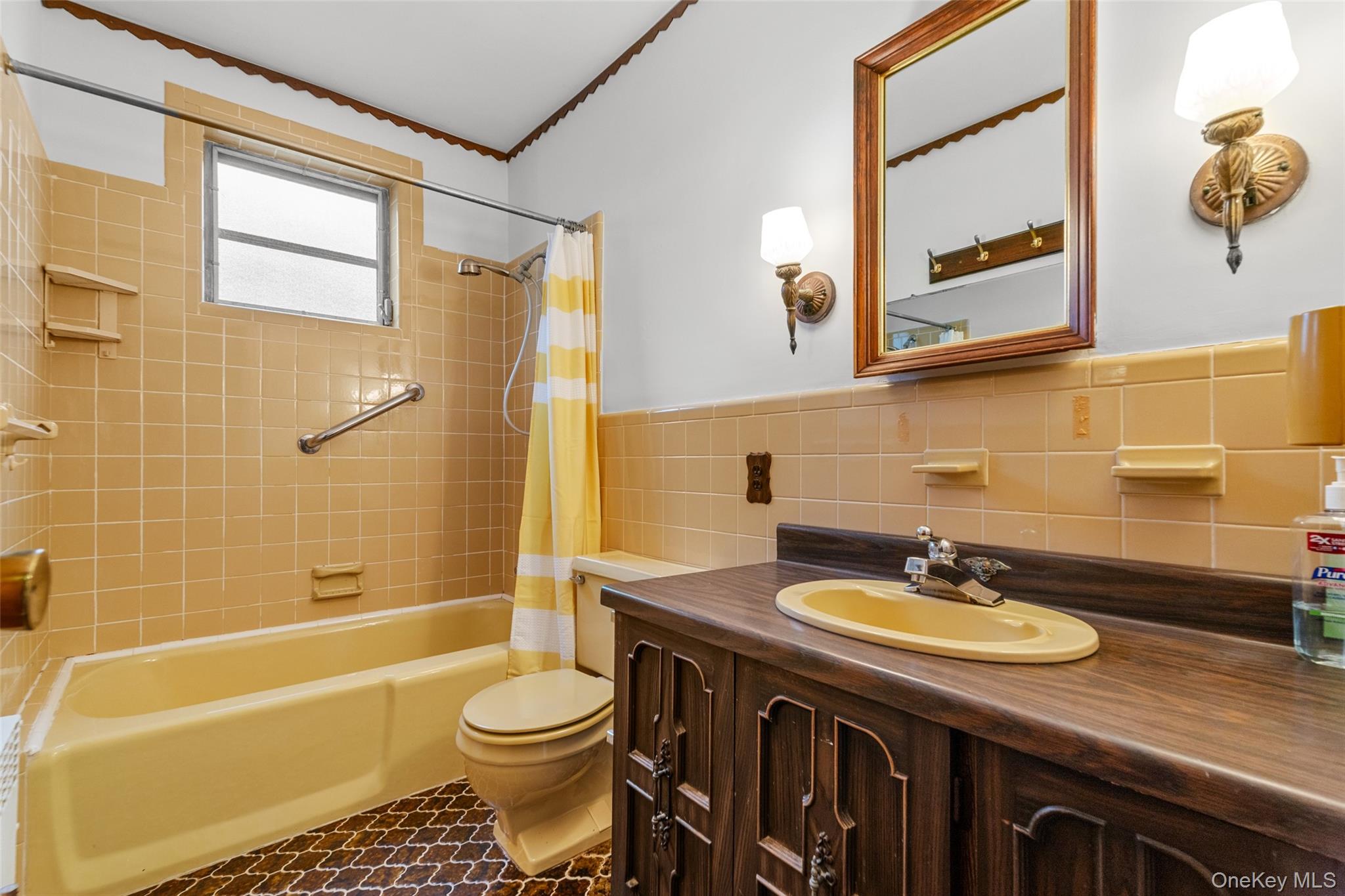 #20 photo, 6924 67th Pl, クイーンズ区 Glendale , NY 11385