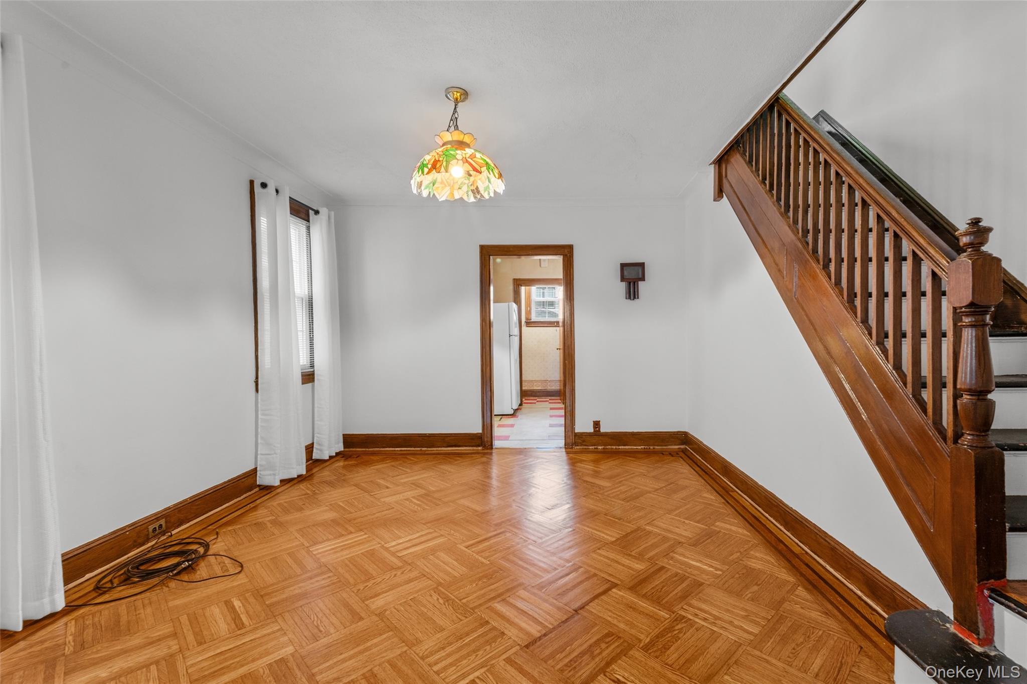 #4 photo, 6924 67th Pl, クイーンズ区 Glendale , NY 11385