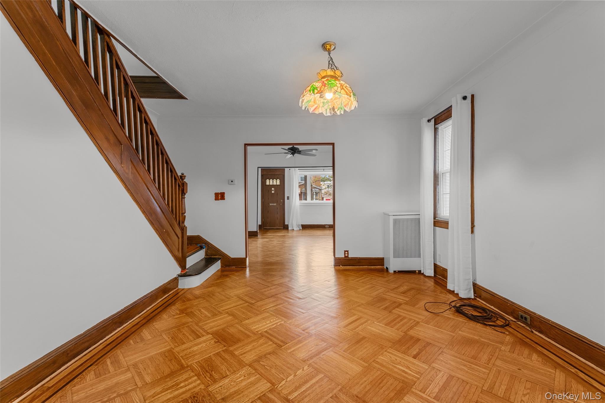 #5 photo, 6924 67th Pl, クイーンズ区 Glendale , NY 11385