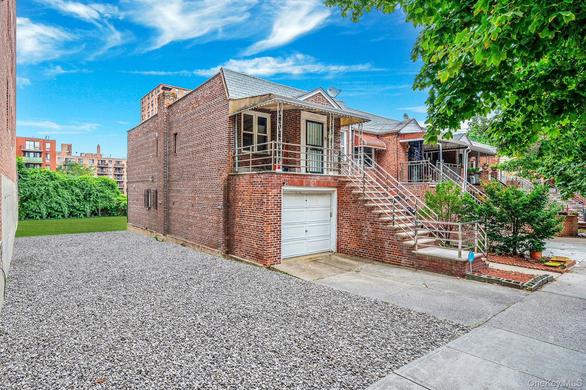 #1 photo, 66-11 Burns Street, クイーンズ区 Rego Park , NY 11374