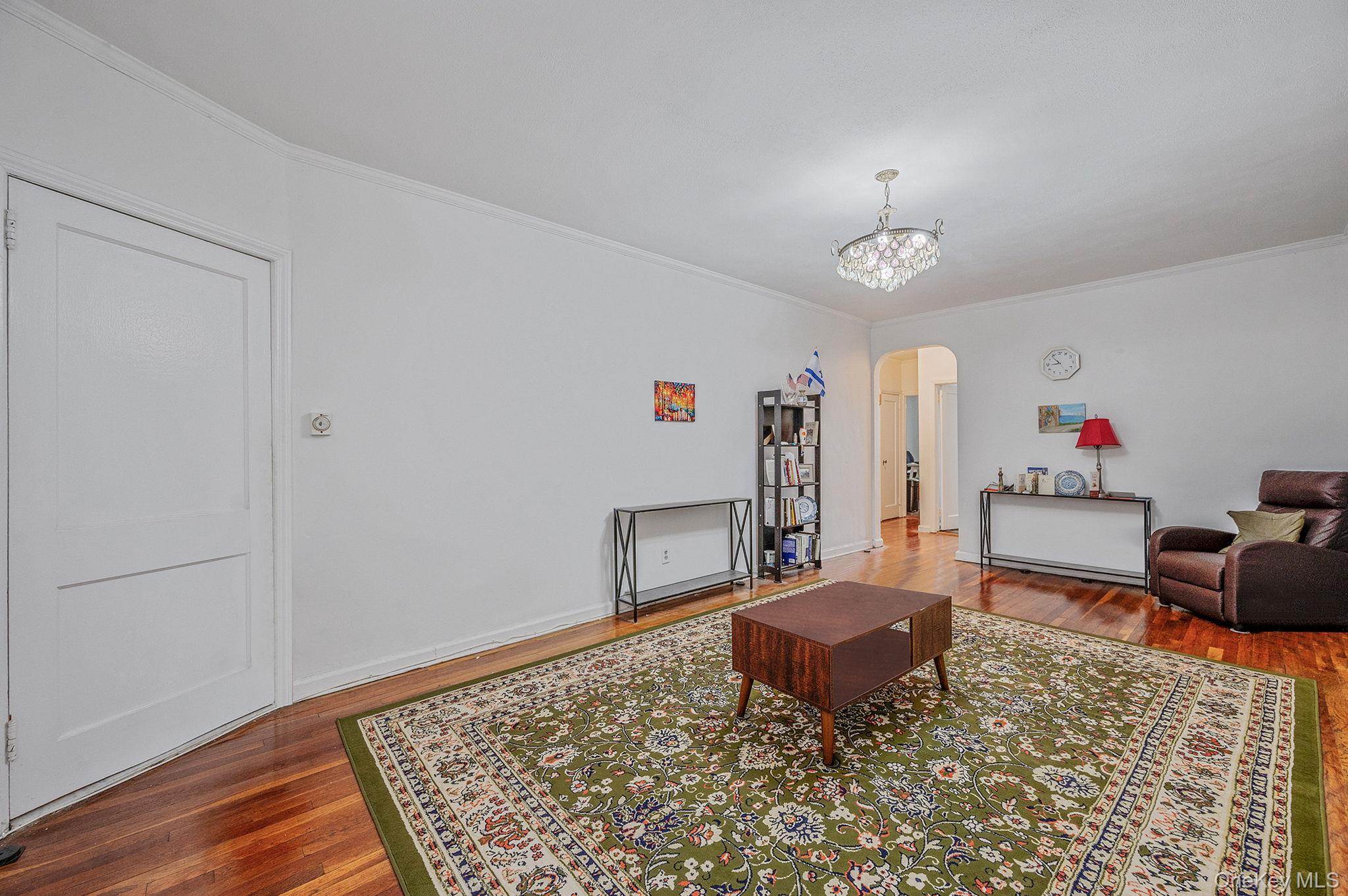 #19 photo, 66-11 Burns Street, クイーンズ区 Rego Park , NY 11374