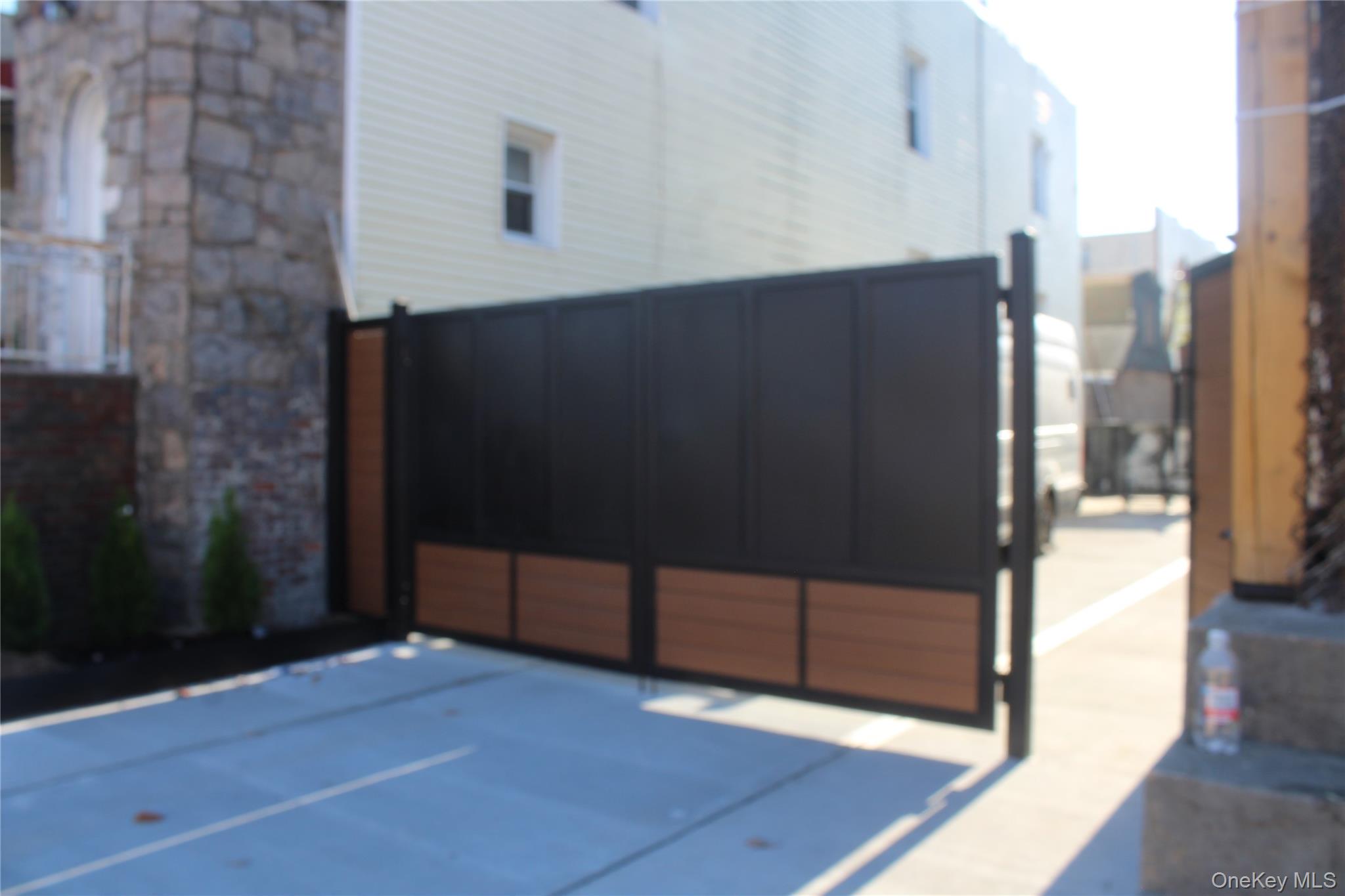 #3 photo, 816 Barbey Street, ブルックリン区 Brooklyn , NY 11207