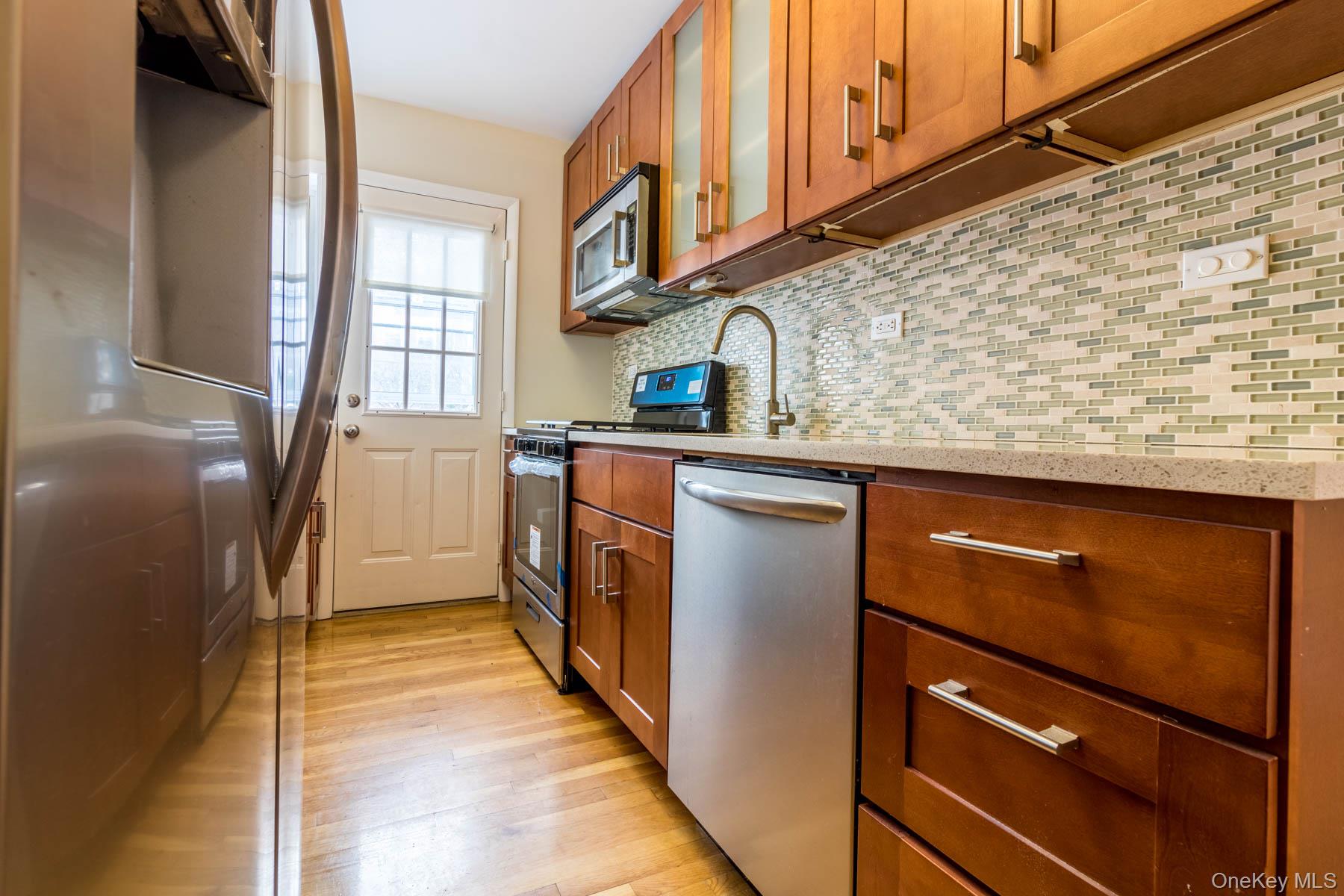 #1 photo, 110-38 64 Avenue, फॉरेस्ट हिल्स Forest Hills , NY 11375