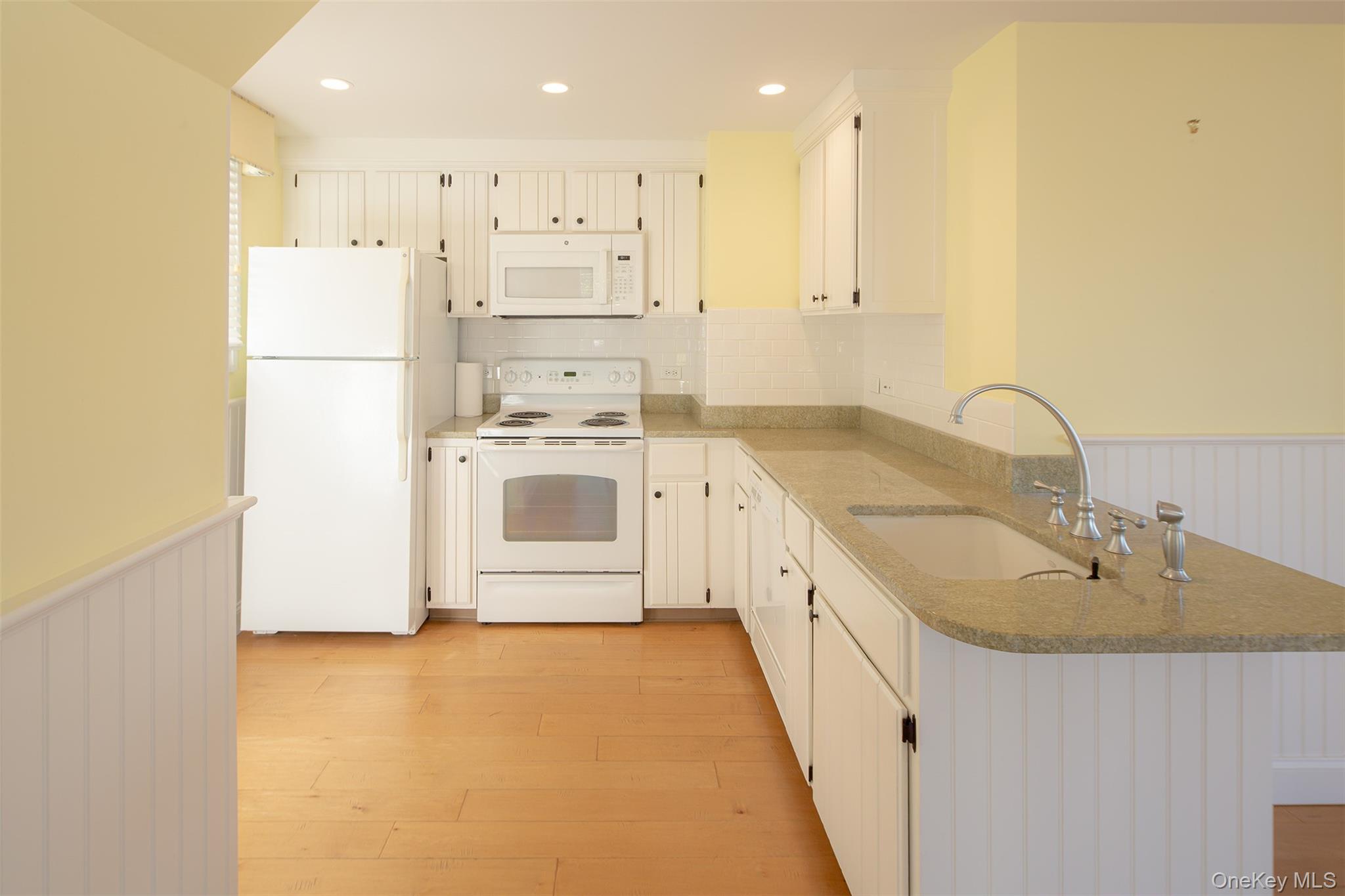 #10 photo, 1 Canal Road, サフォーク郡 Hampton Bays , NY 11946