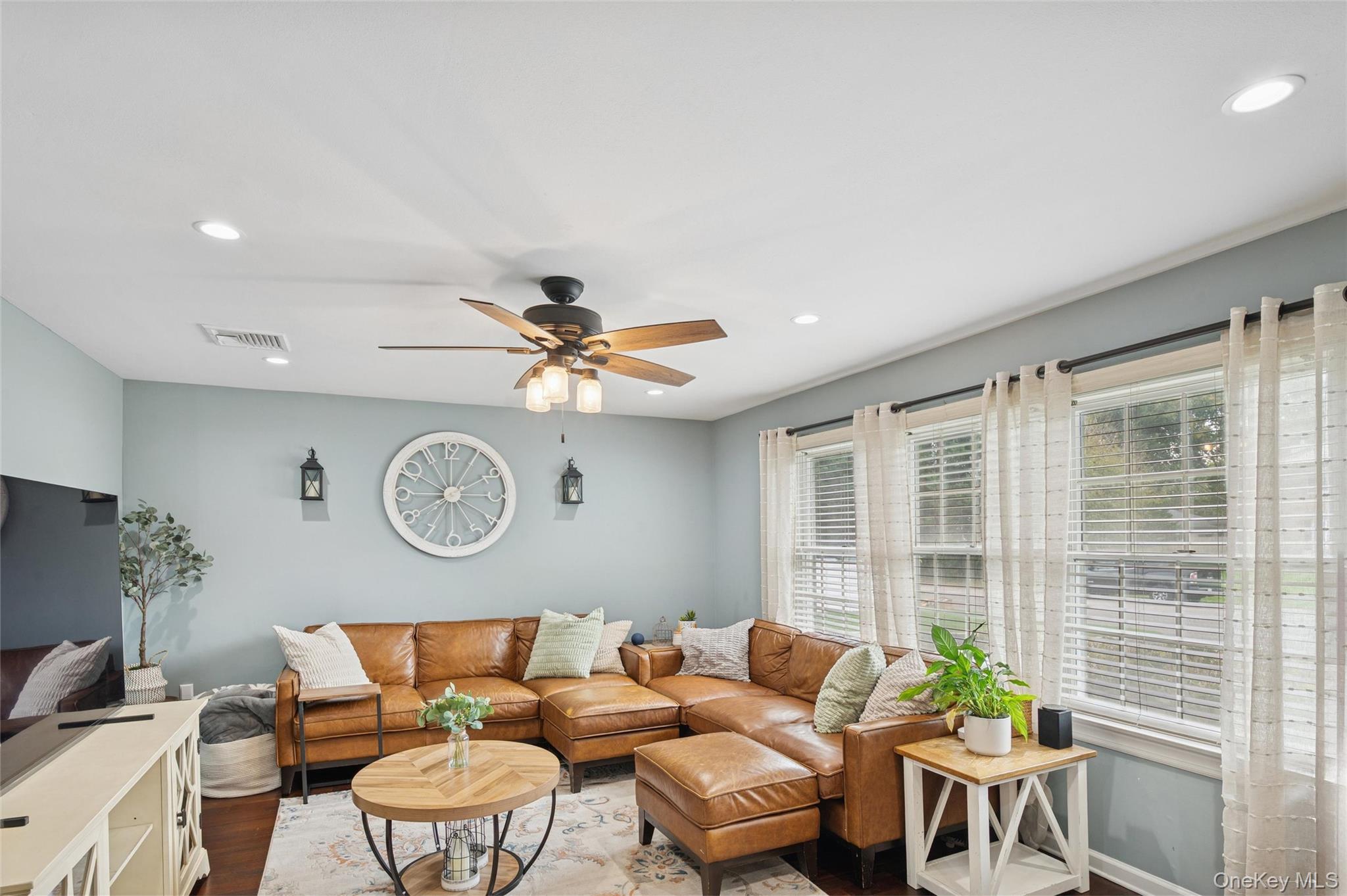 #4 photo, 25 Hilltop Drive, サフォーク郡 Mount Sinai , NY 11766