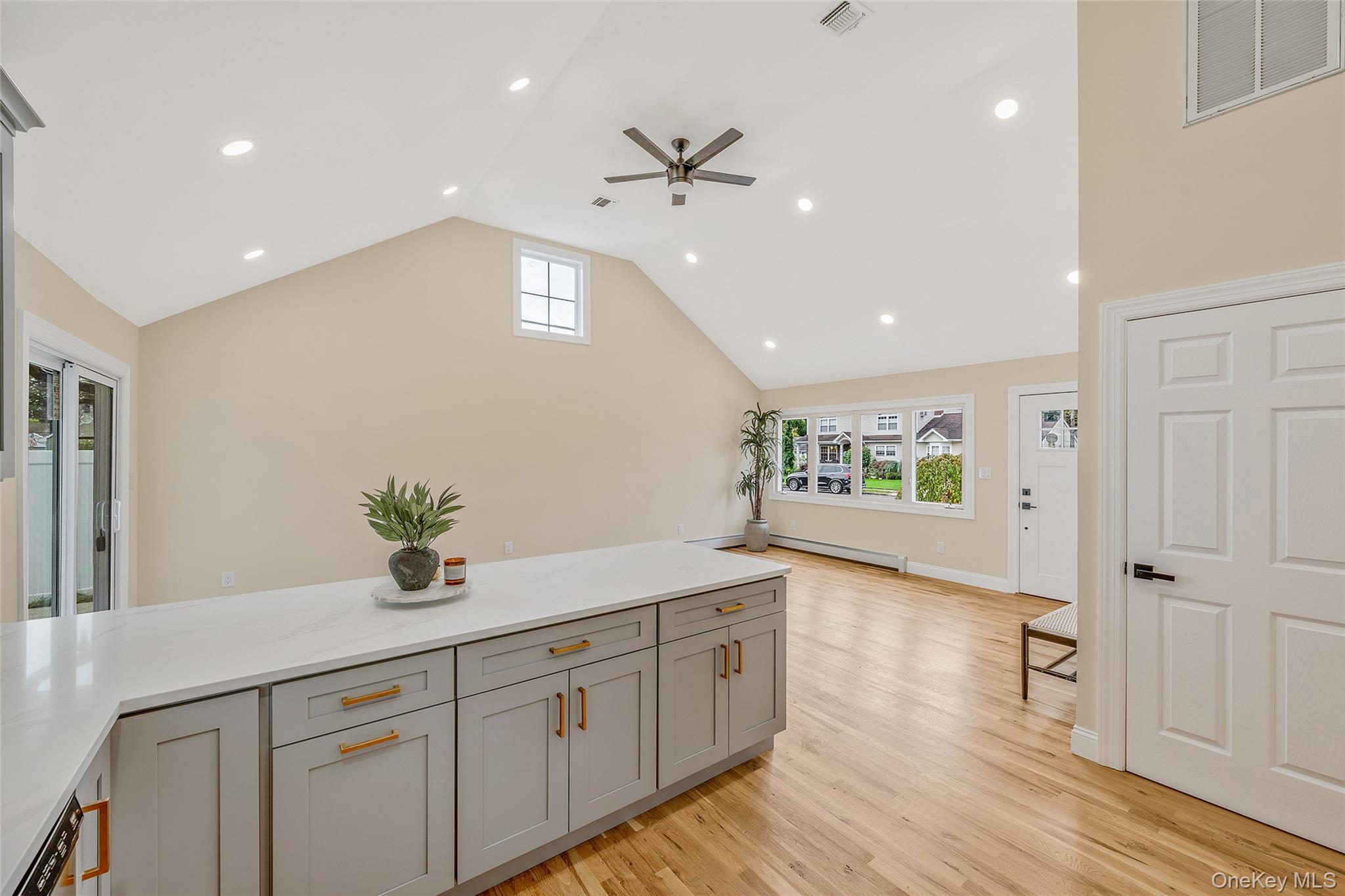 #12 photo, 761 Barkley Avenue, ナッソー郡 East Meadow , NY 11554