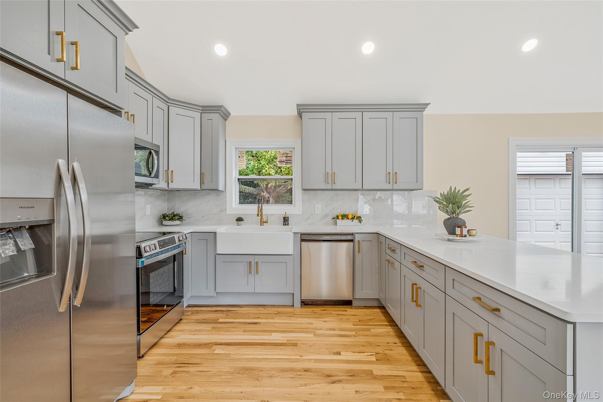 #13 photo, 761 Barkley Avenue, ナッソー郡 East Meadow , NY 11554