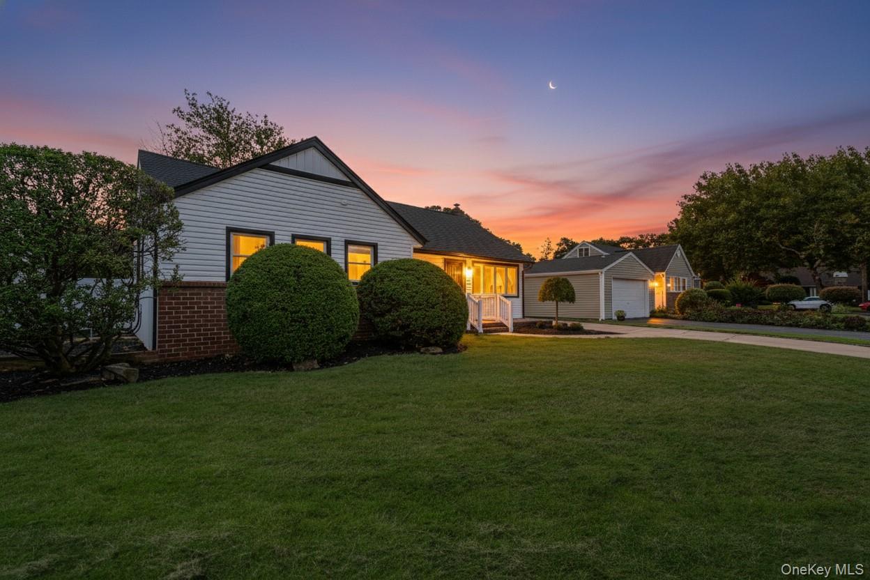 #2 photo, 761 Barkley Avenue, ナッソー郡 East Meadow , NY 11554