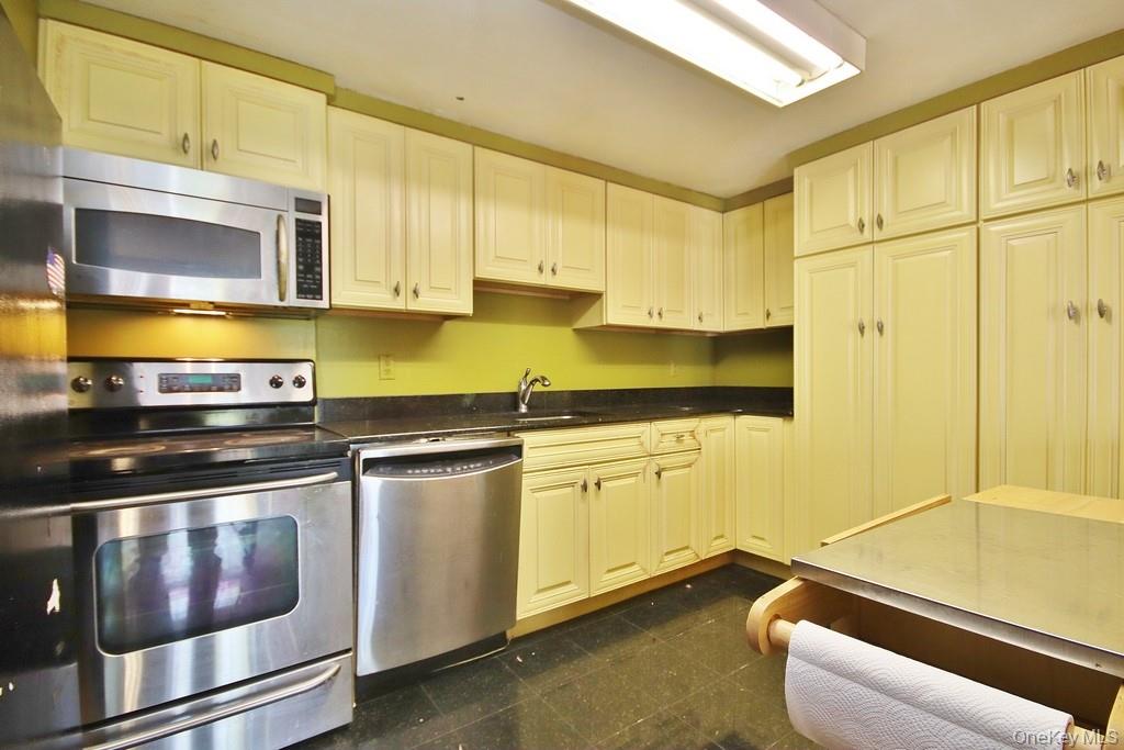 #4 photo, 15 Stewart Place, White Plains , NY 10603