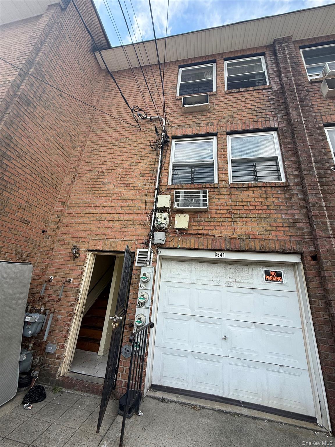 #1 photo, 3541 Barnes Avenue, ブロンクス区 Bronx , NY 10467