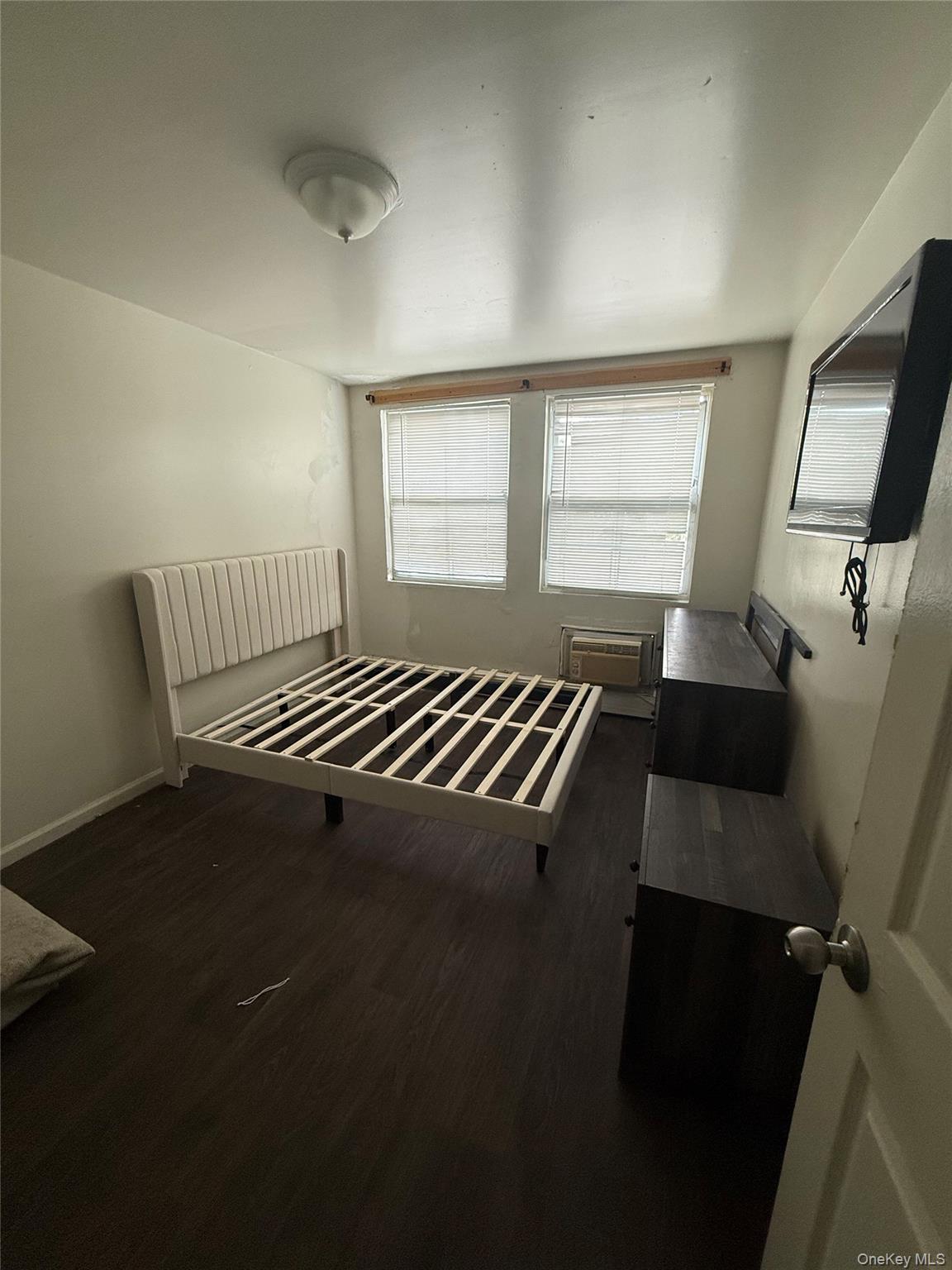 #4 photo, 3541 Barnes Avenue, ブロンクス区 Bronx , NY 10467