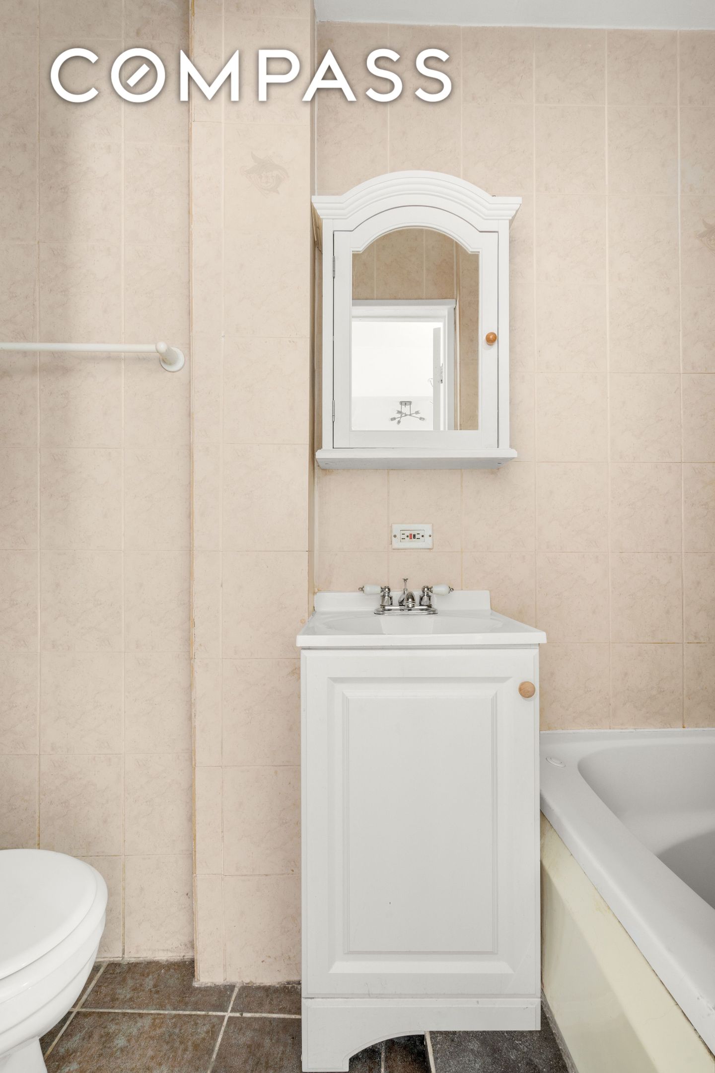 #5 photo, 327 E 3rd Street, マンハッタン East Village , NY 10009