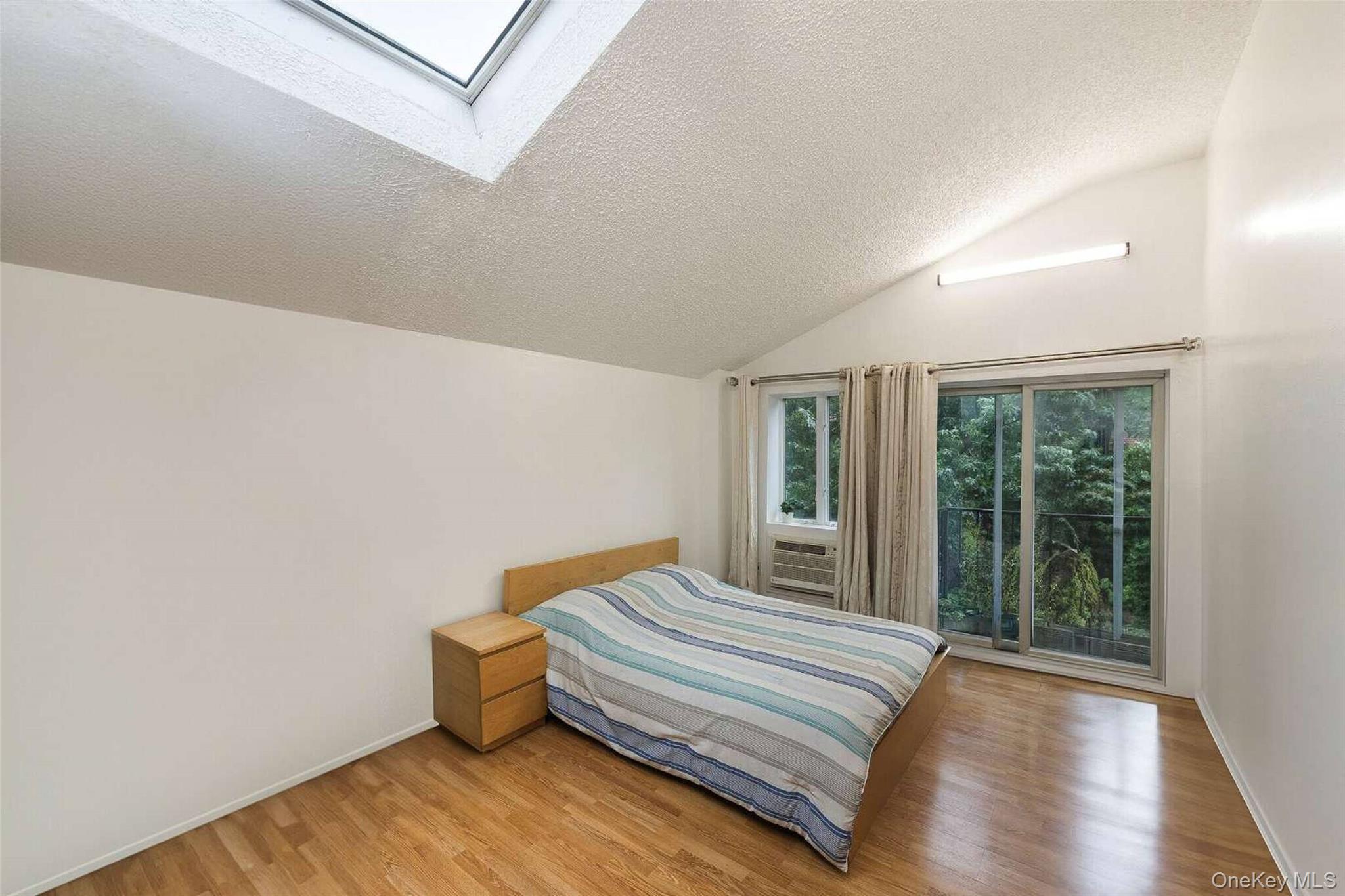 #15 photo, 3525 86th Street, クイーンズ区 Jackson Heights , NY 11372