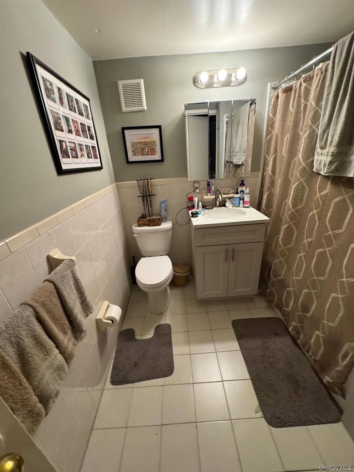 #17 photo, 3525 86th Street, クイーンズ区 Jackson Heights , NY 11372