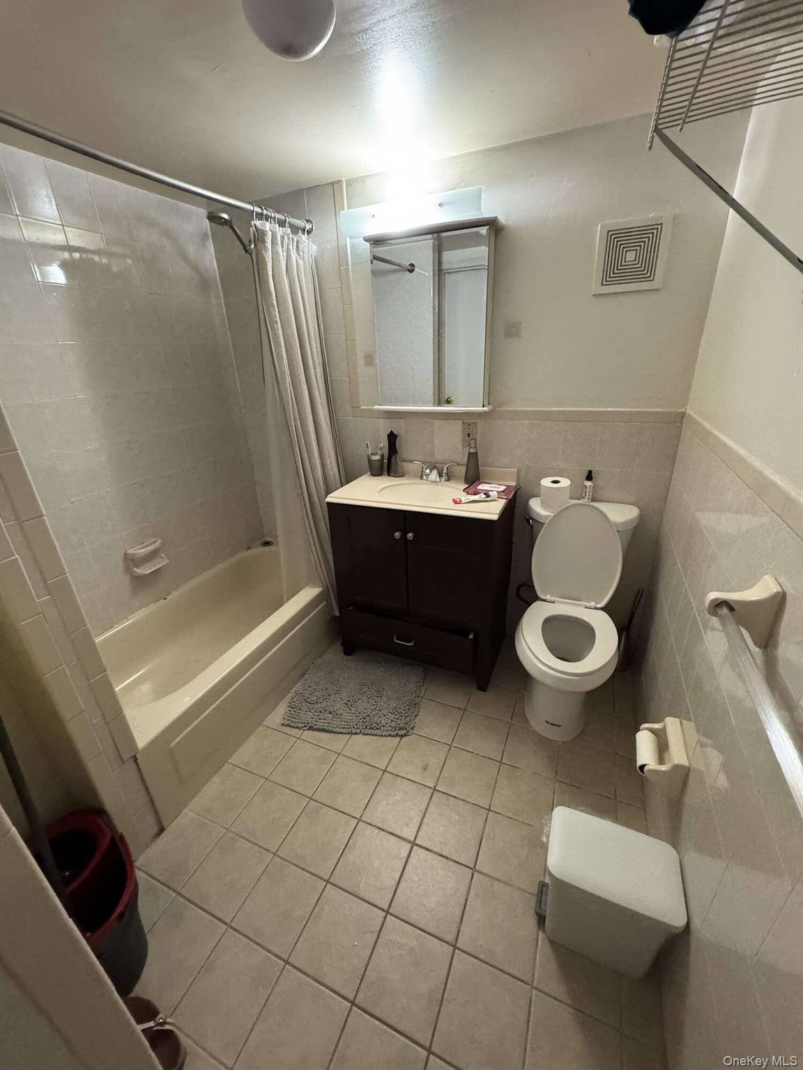 #9 photo, 3525 86th Street, クイーンズ区 Jackson Heights , NY 11372